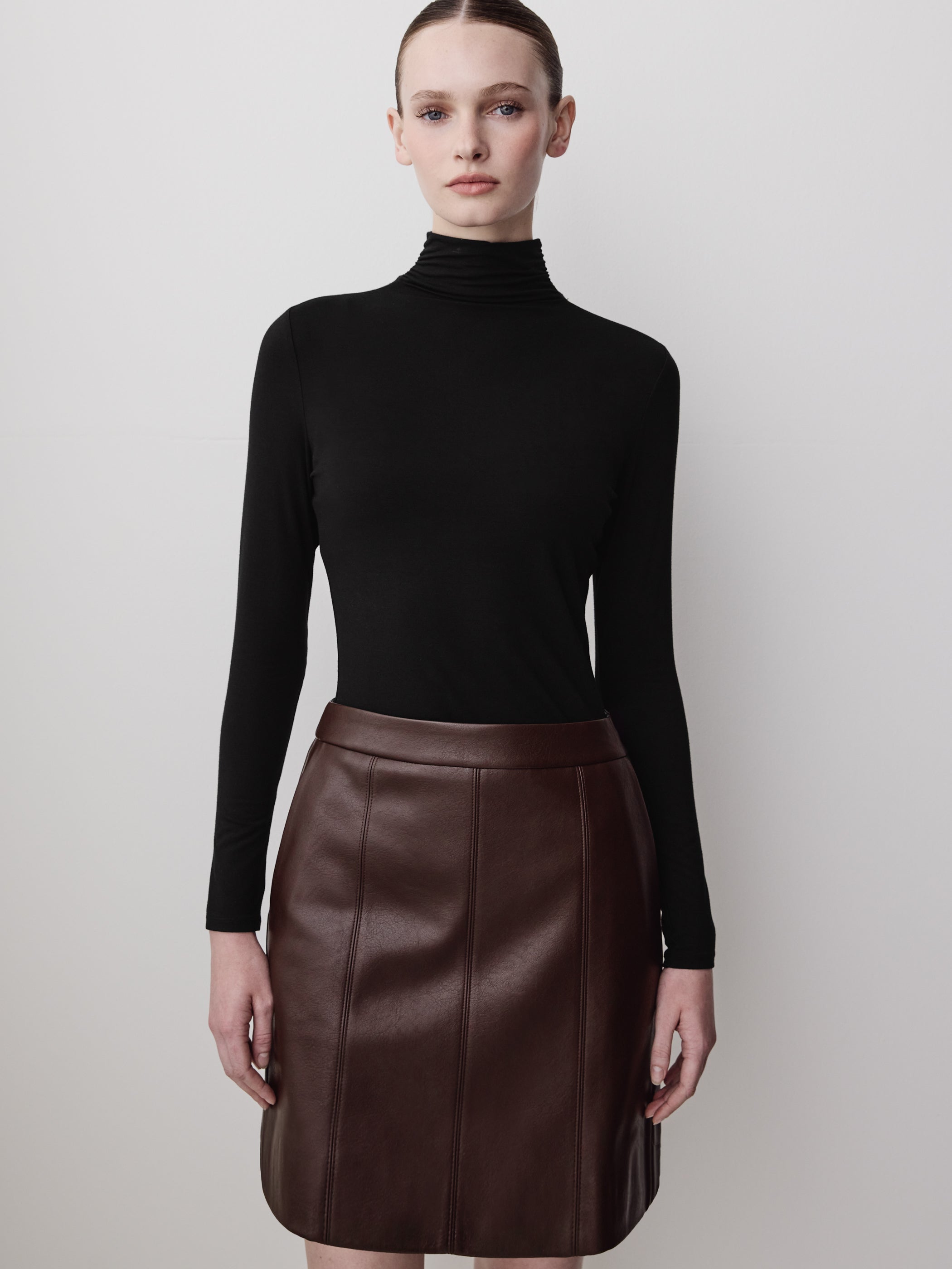 Knit Pullover Fitted Stretch Viscose Mock Neck