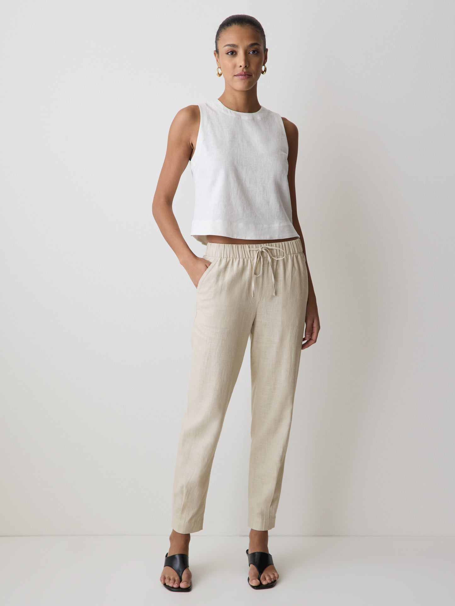 Linen Mid-Rise Tapered-Leg Jogger Pant