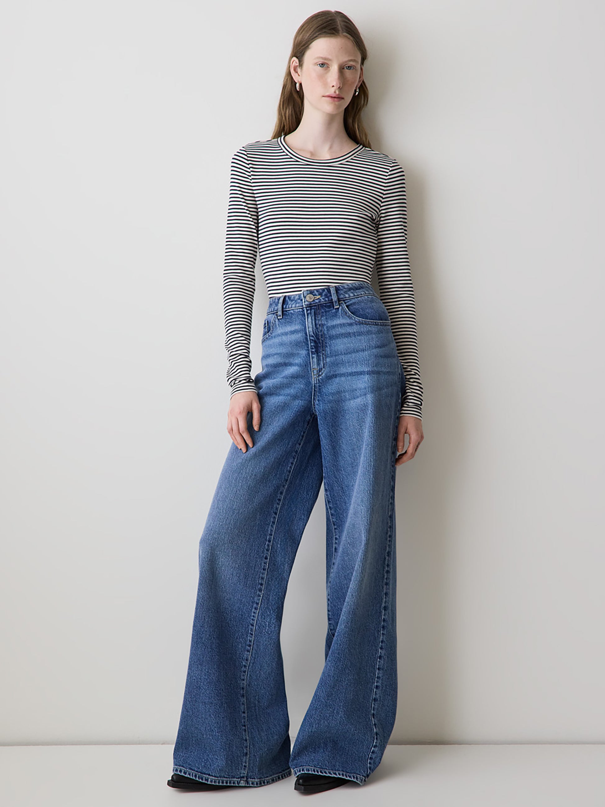 Long-Sleeve Crew-Neck Fitted Ribbed Tee