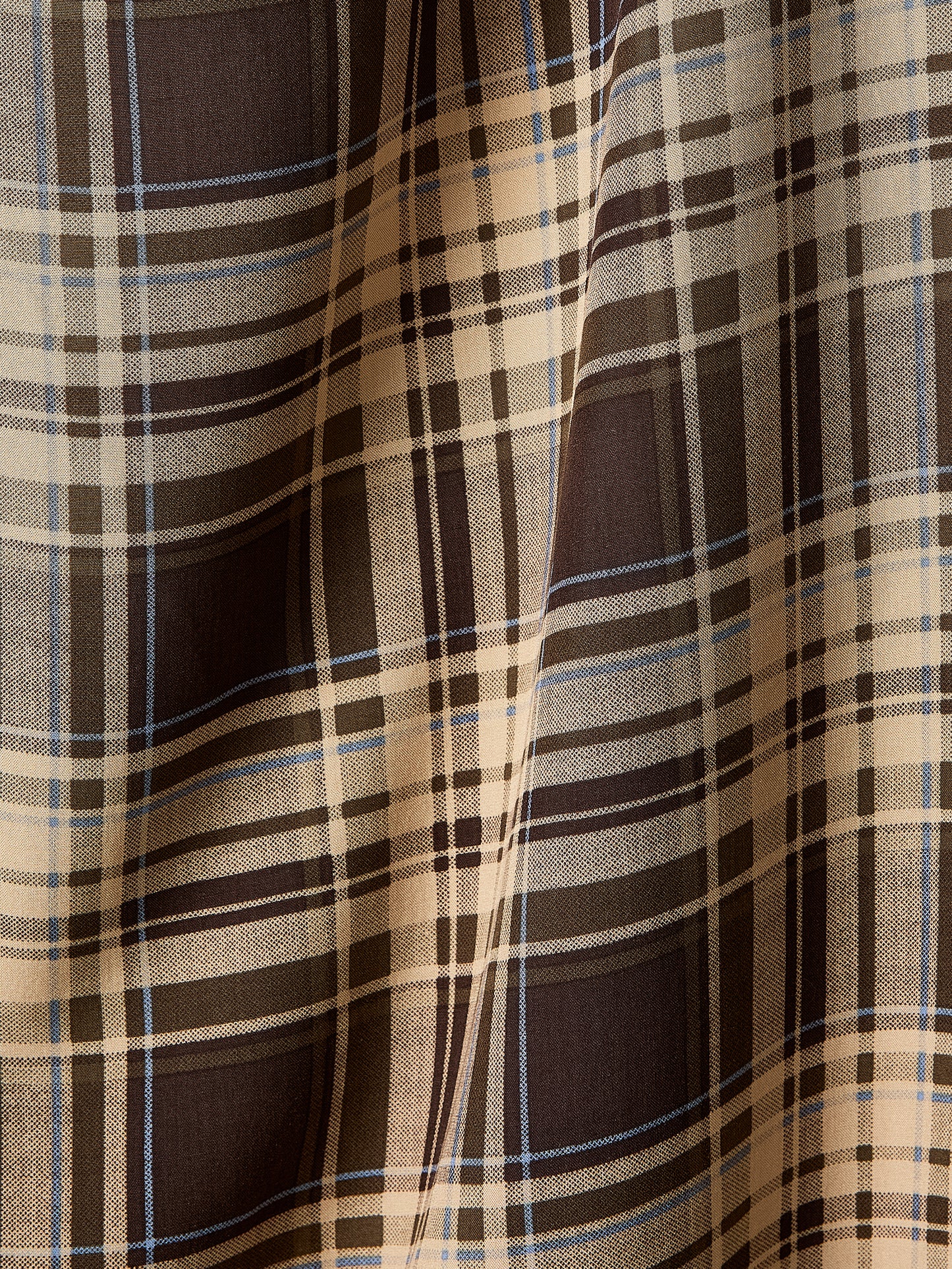 Robe Midi à Manches Courtes et Col Bénitier avec Jupe Portefeuille