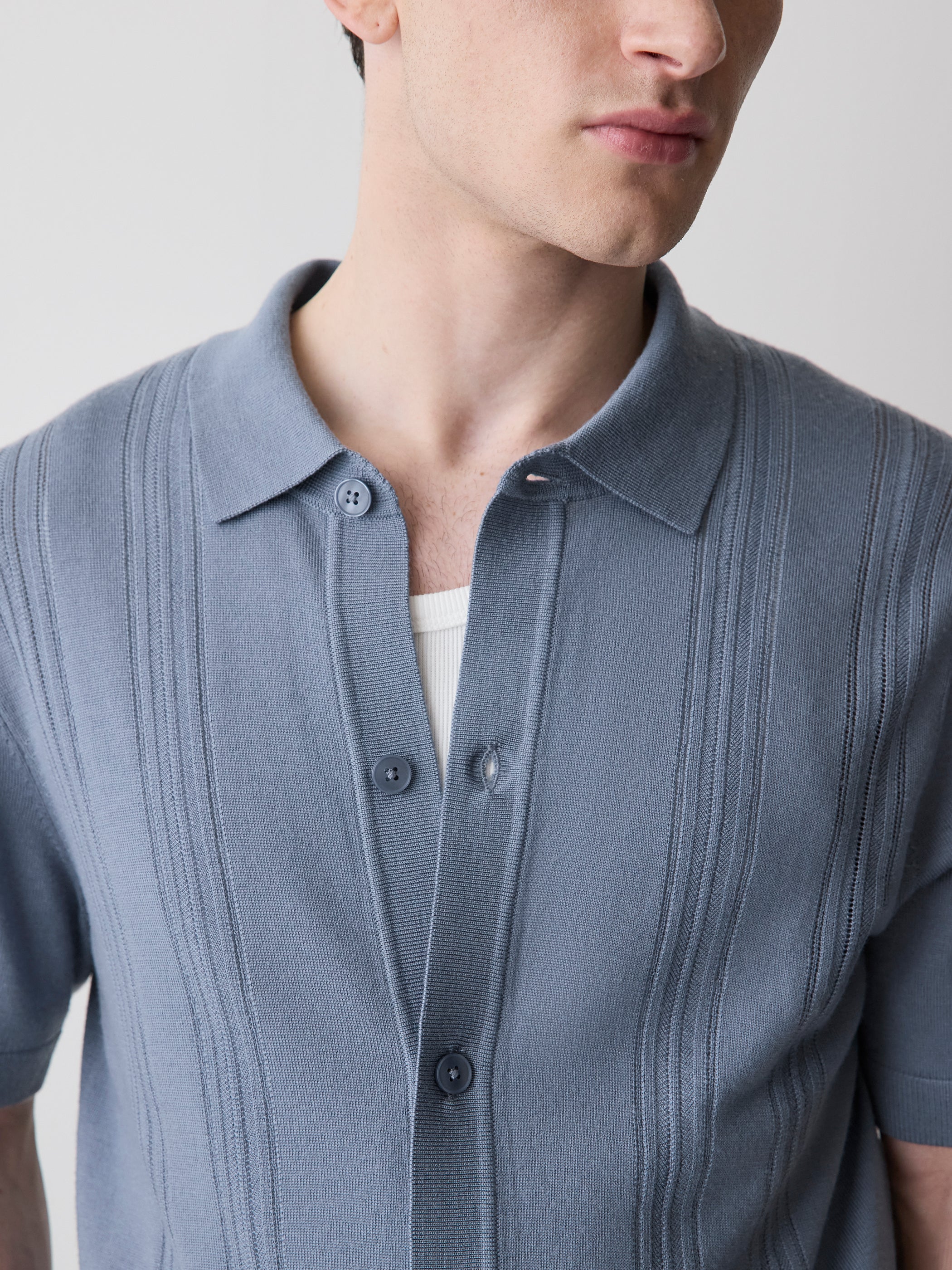 Cardigan en Laine Mérinos à Col Chemisier et Manches Courtes