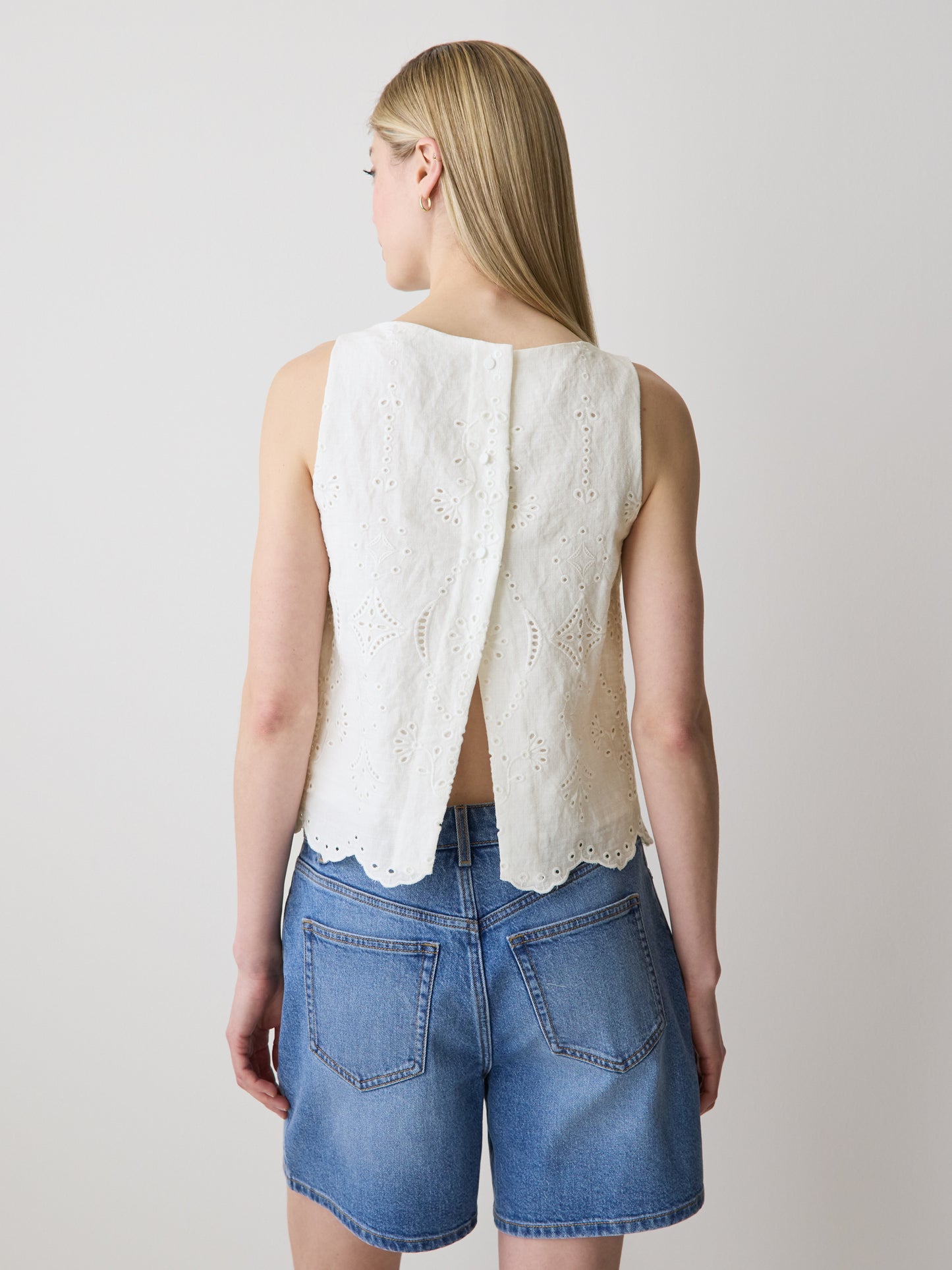 Sleeveless Embroidered Blouse