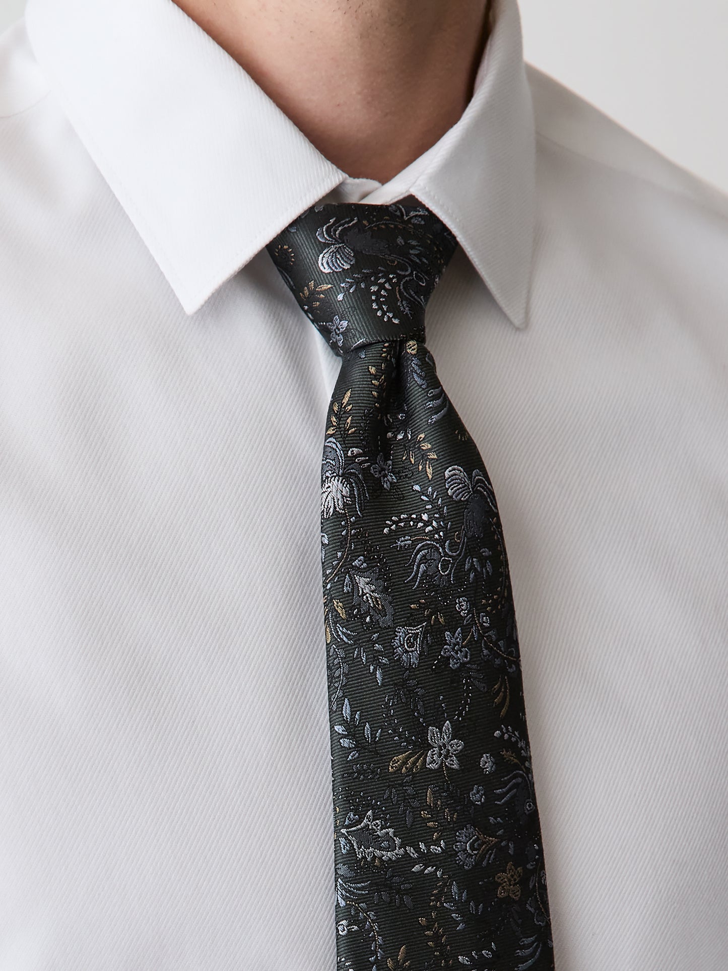 Green Regular Tie with Floral Pattern