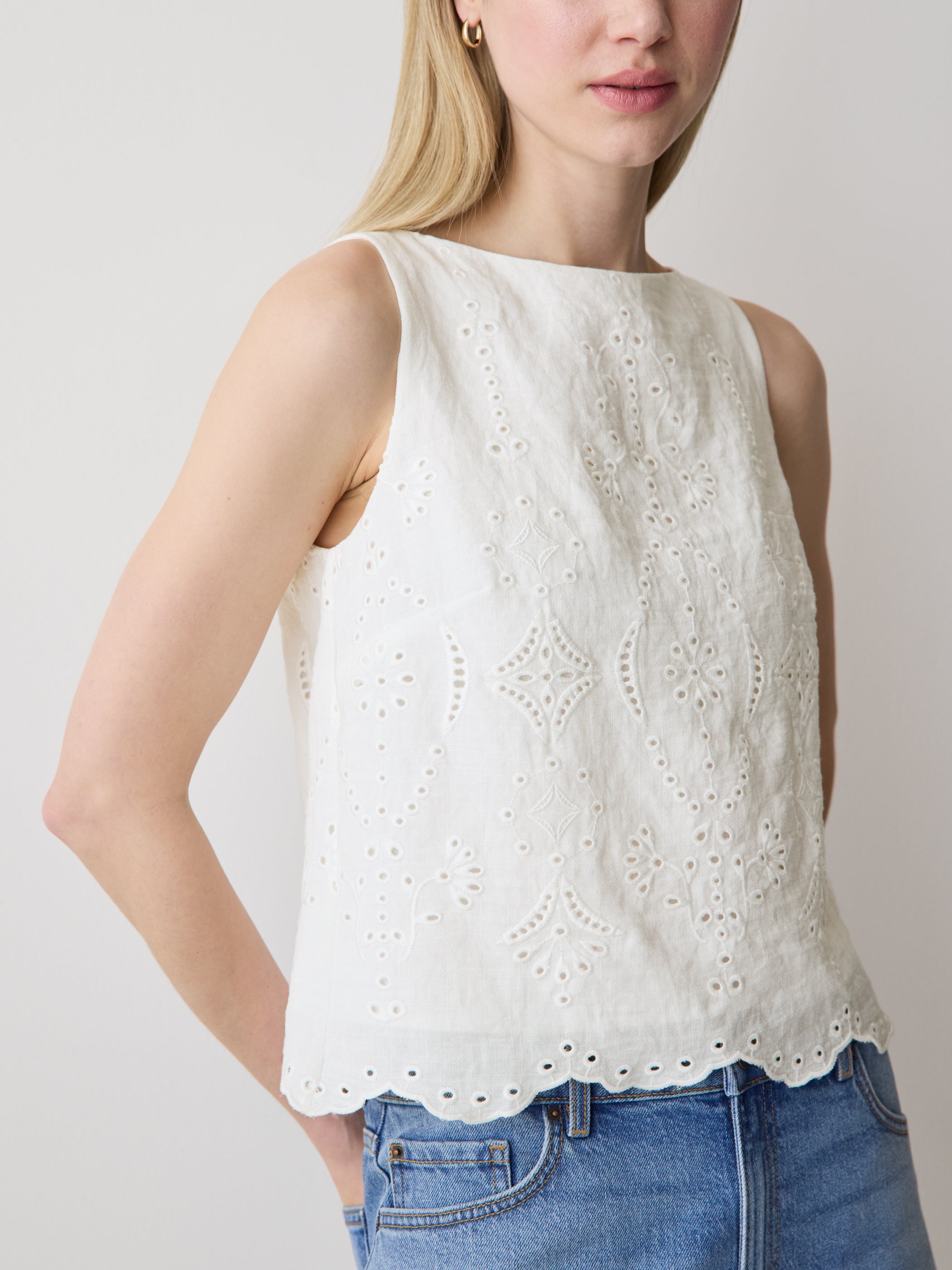 Sleeveless Embroidered Blouse