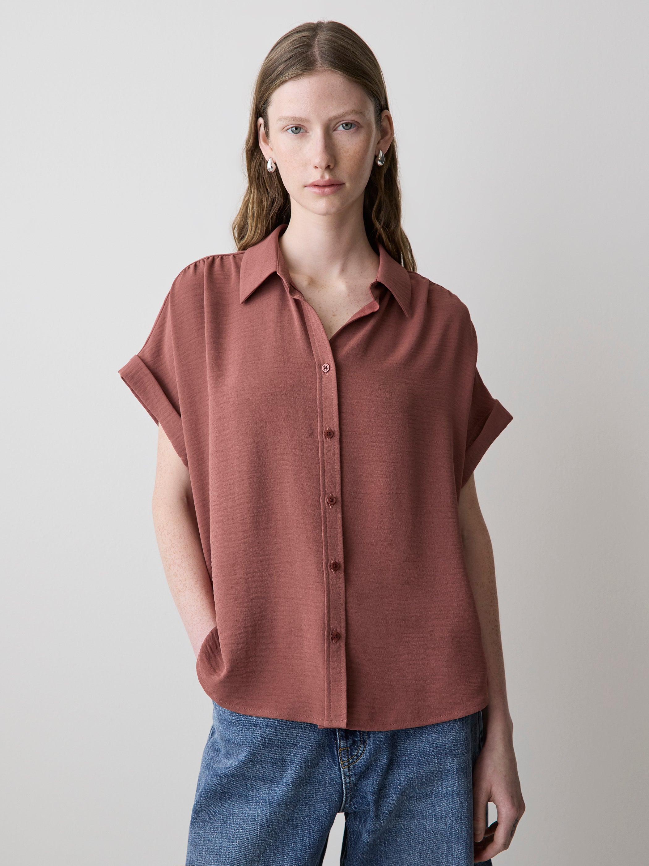 Blouse Boutonnée à Manches Très Courtes