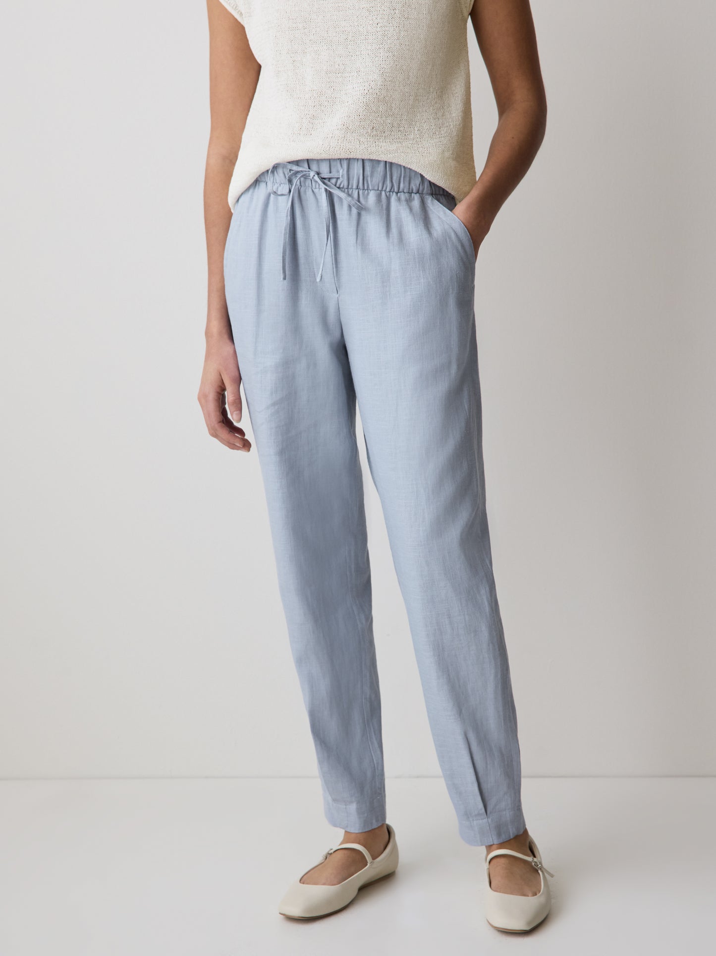 Linen Mid-Rise Tapered-Leg Jogger Pant