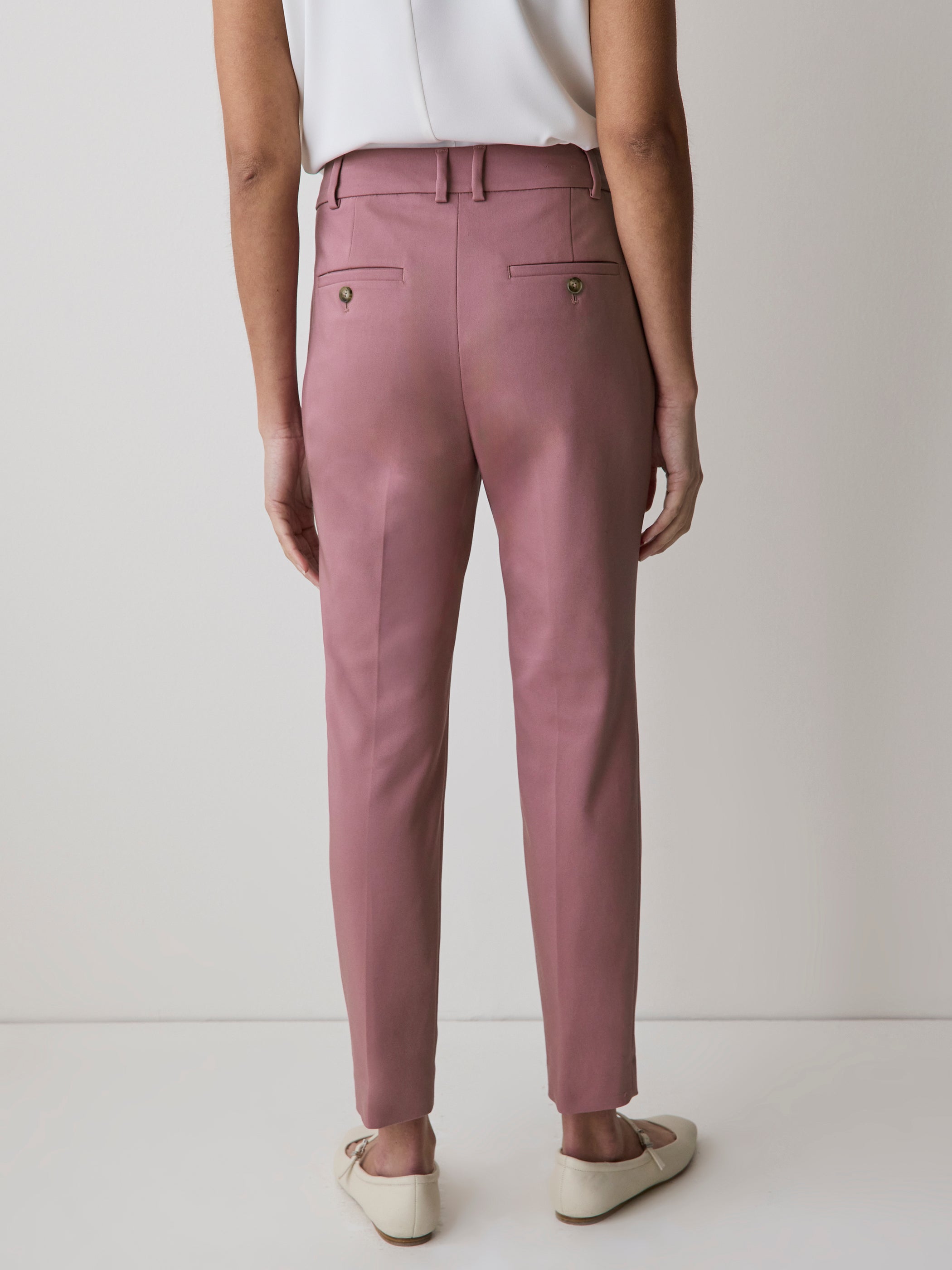 Limitless Mid-Rise Slim-Leg Signature Fit 7/8 Pant