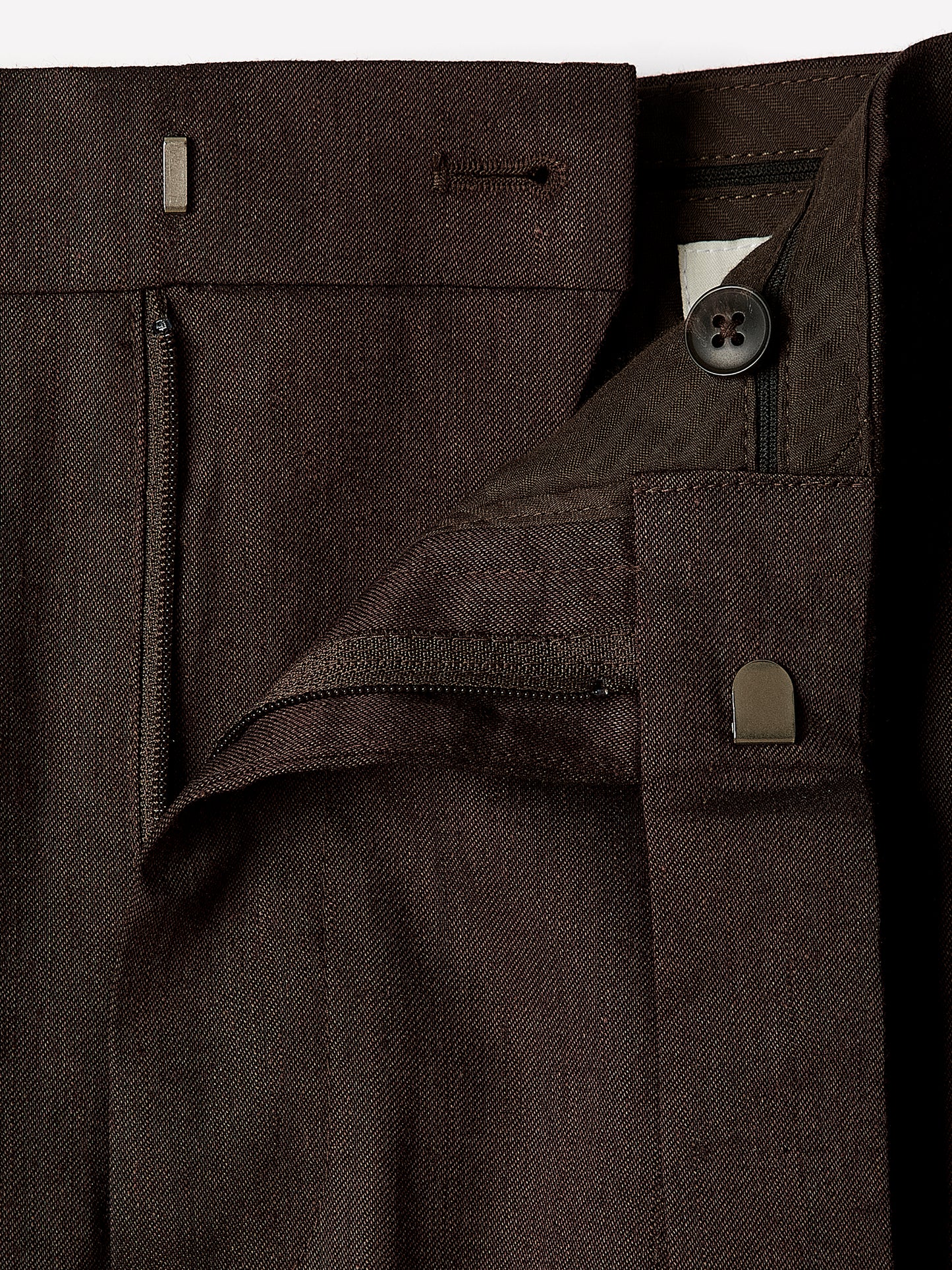 Linen-Blend Tapered-Leg Pleated Pant