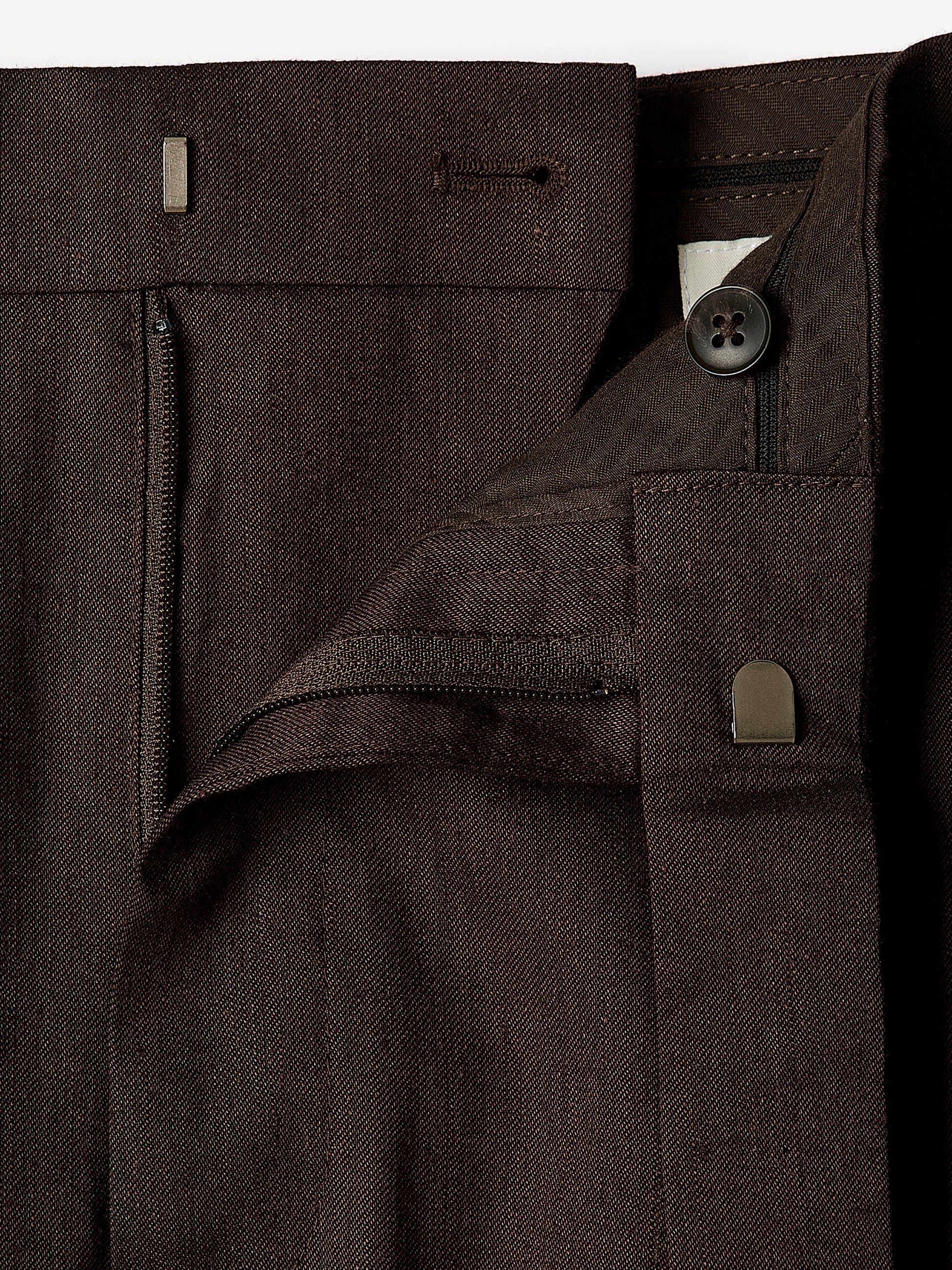 Linen-Blend Tapered-Leg Pleated Pant