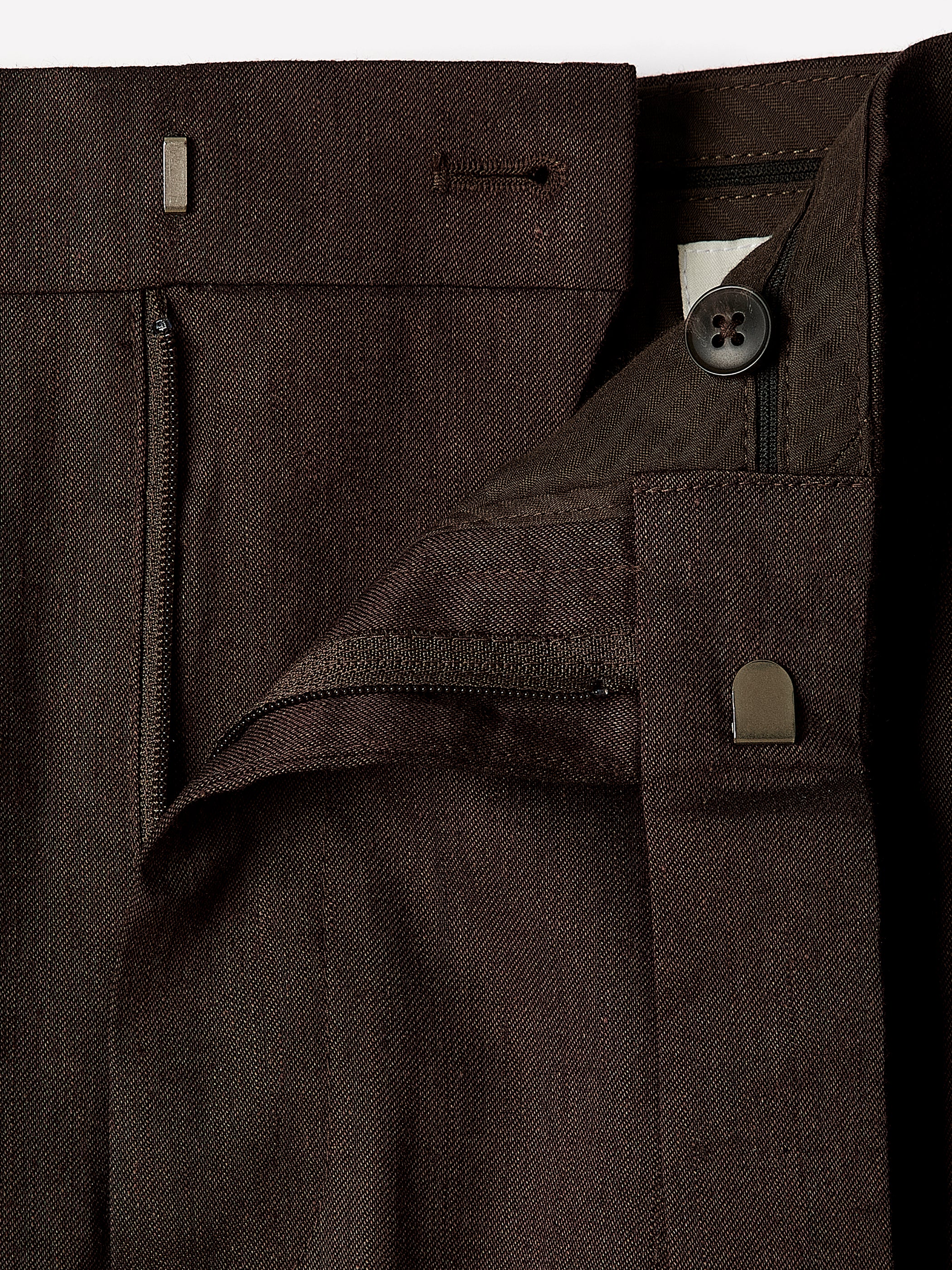Linen-Blend Tapered-Leg Pleated Pant