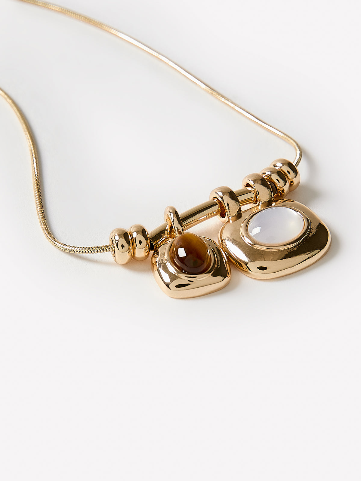 Short Necklace With Semi-Precious Stone Pendant