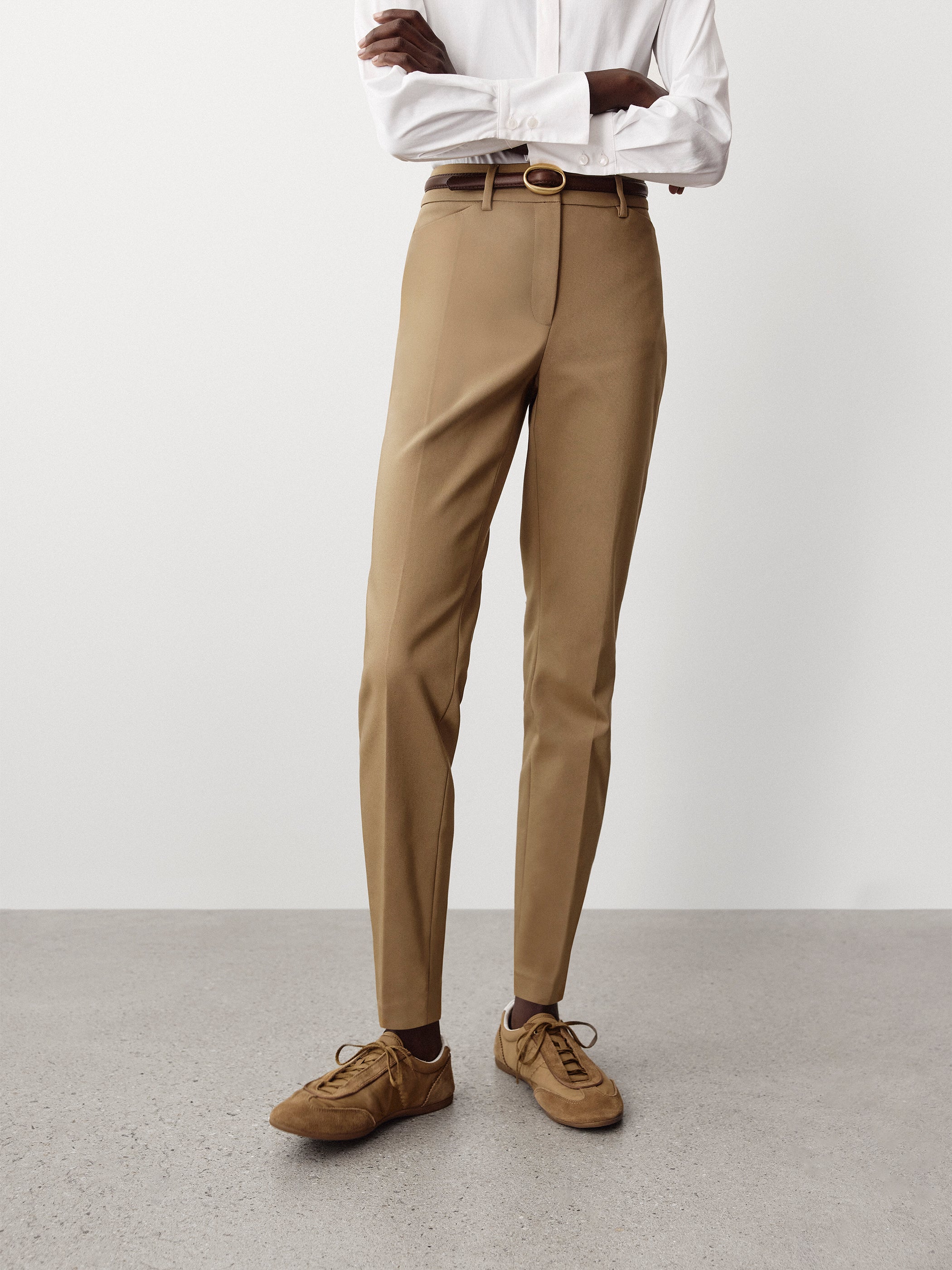 Limitless Mid-Rise Slim-Leg Signature Pant