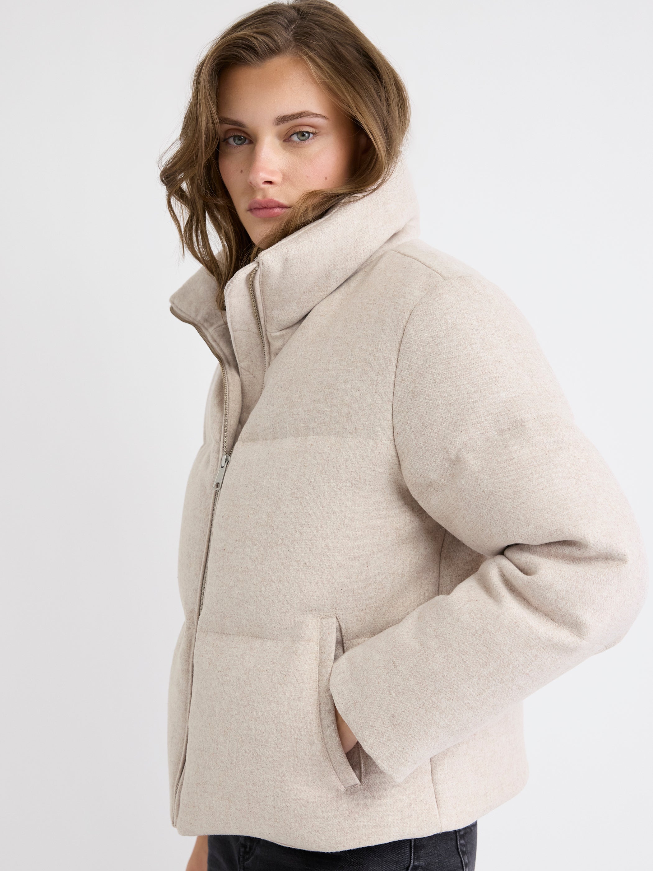 Manteau Court Bouffant en Mélange de Laine