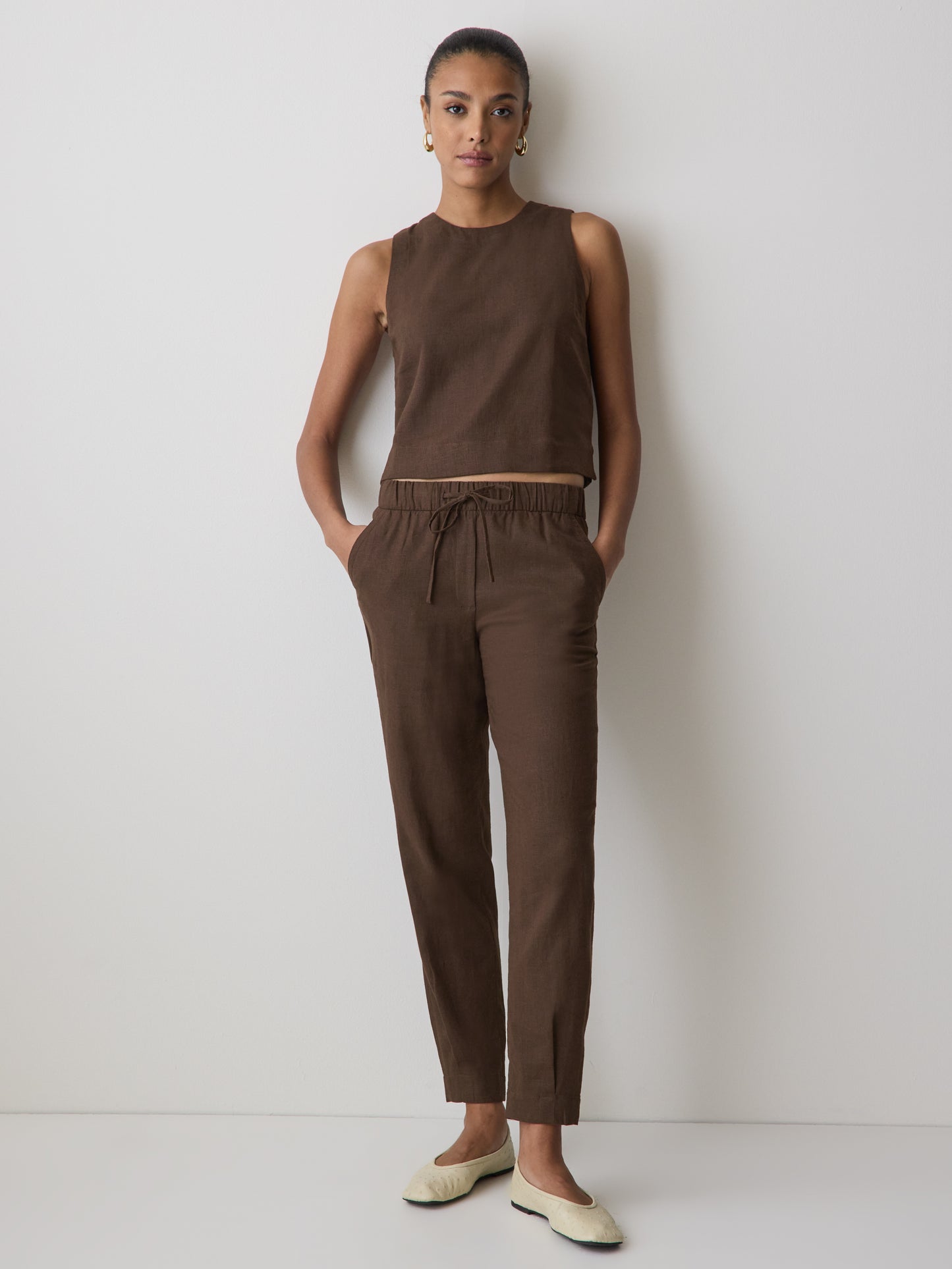 Linen Mid-Rise Tapered-Leg Jogger Pant