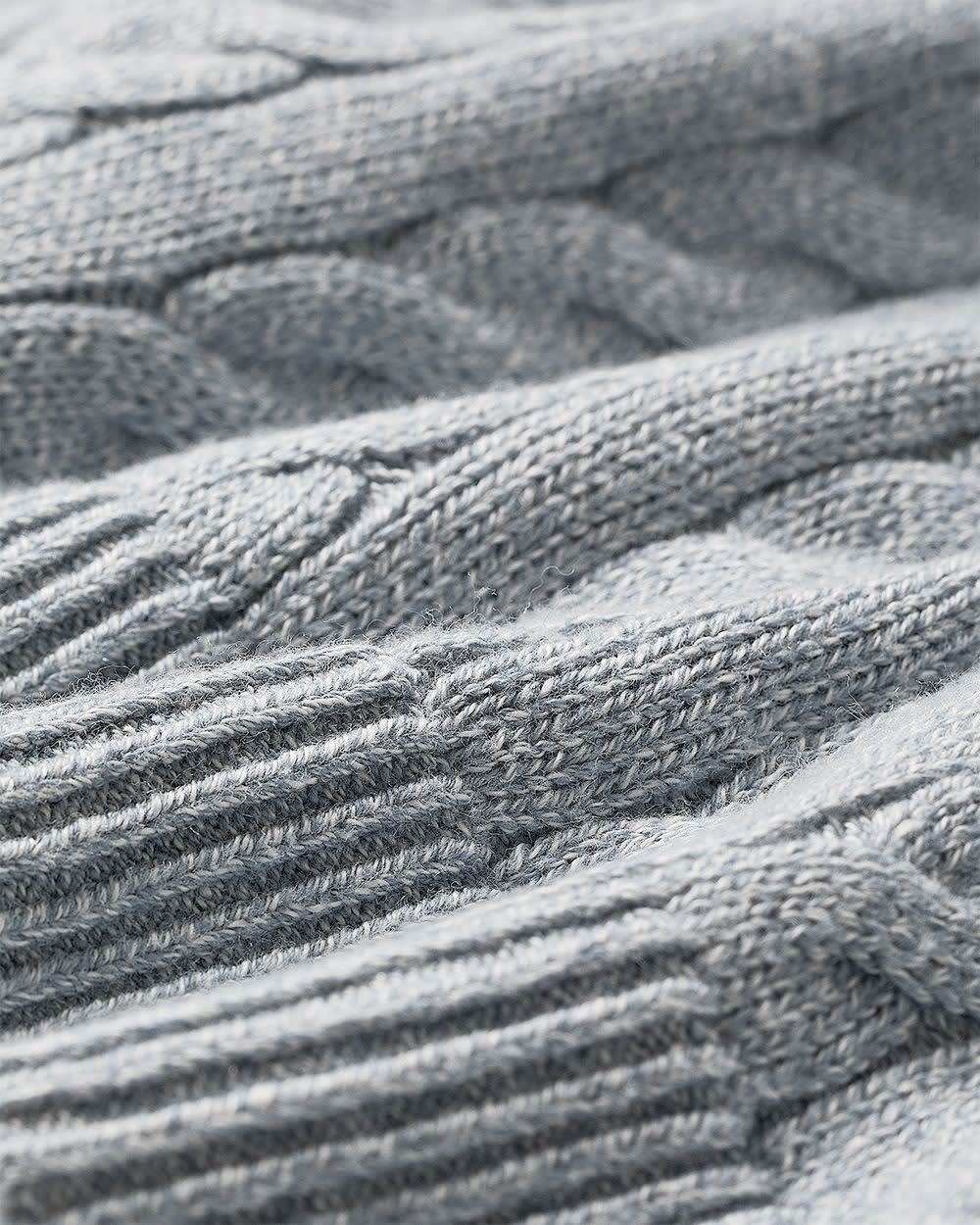 Pull Laine Mérinos à Manches Longues et Col V en Mailles Torsadées