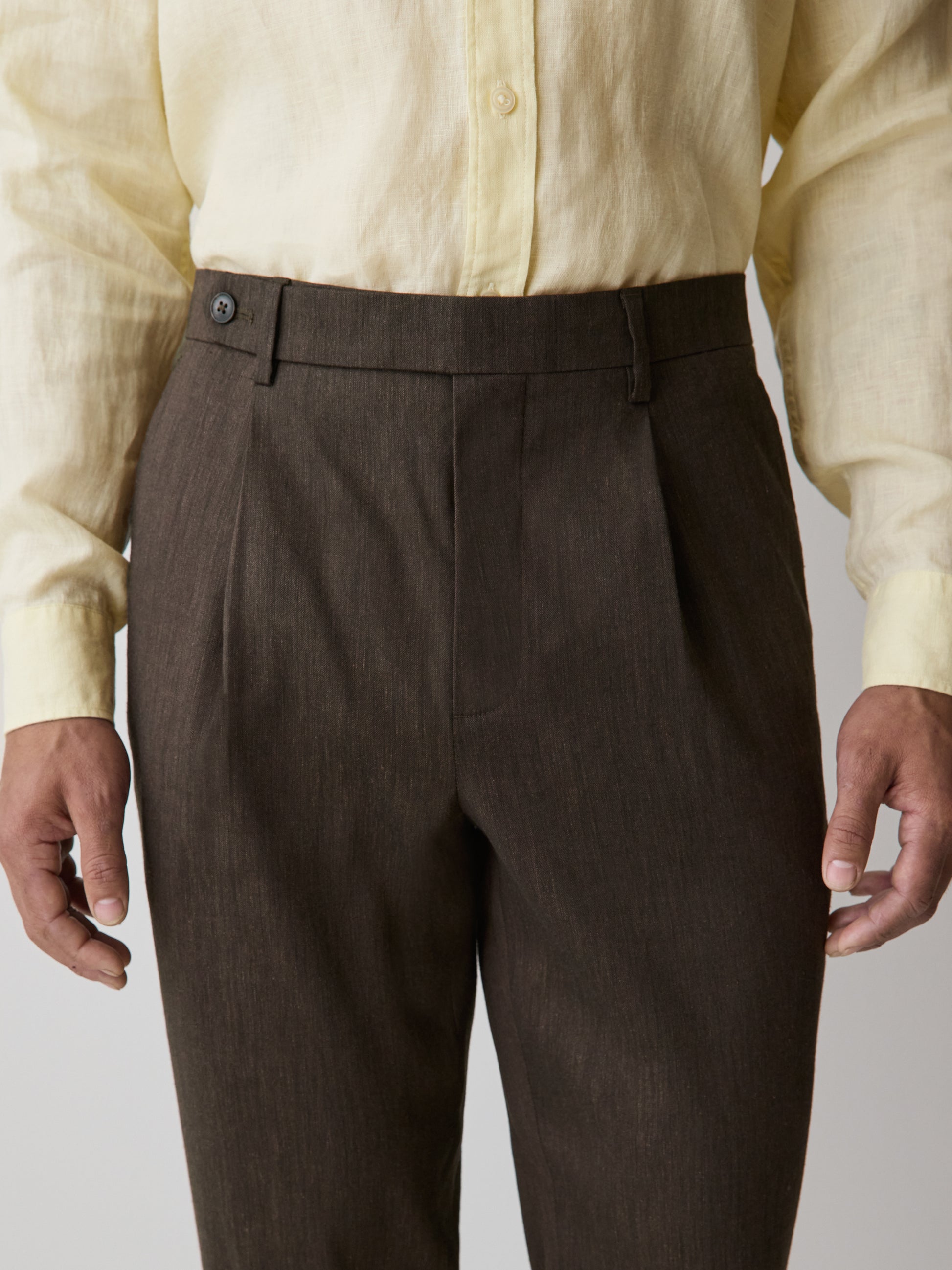 Linen-Blend Tapered-Leg Pleated Pant