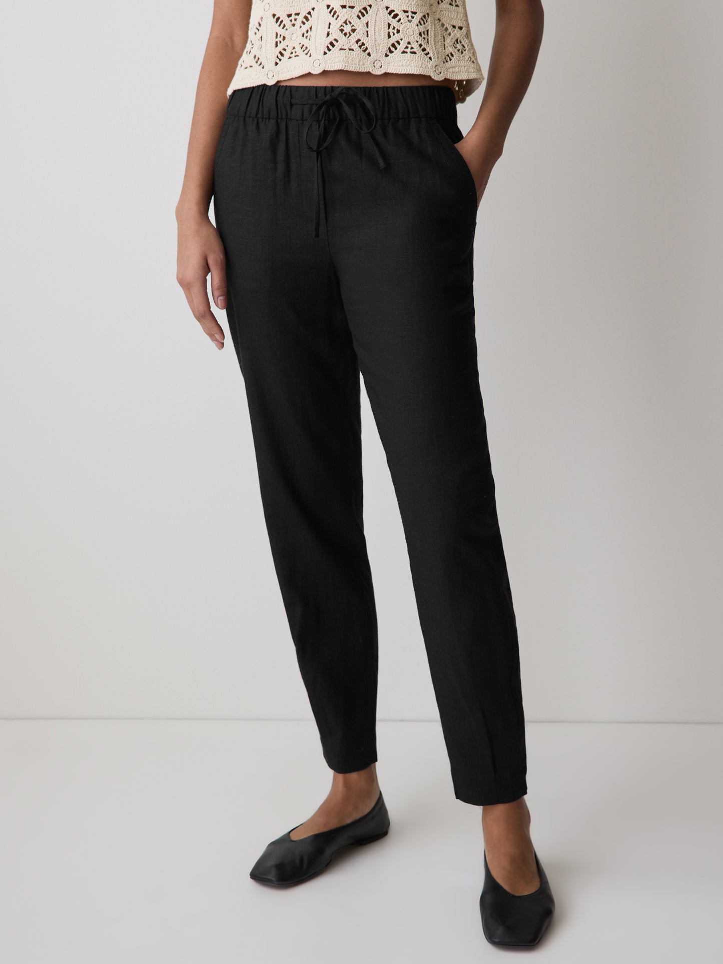 Linen Mid-Rise Tapered-Leg Jogger Pant