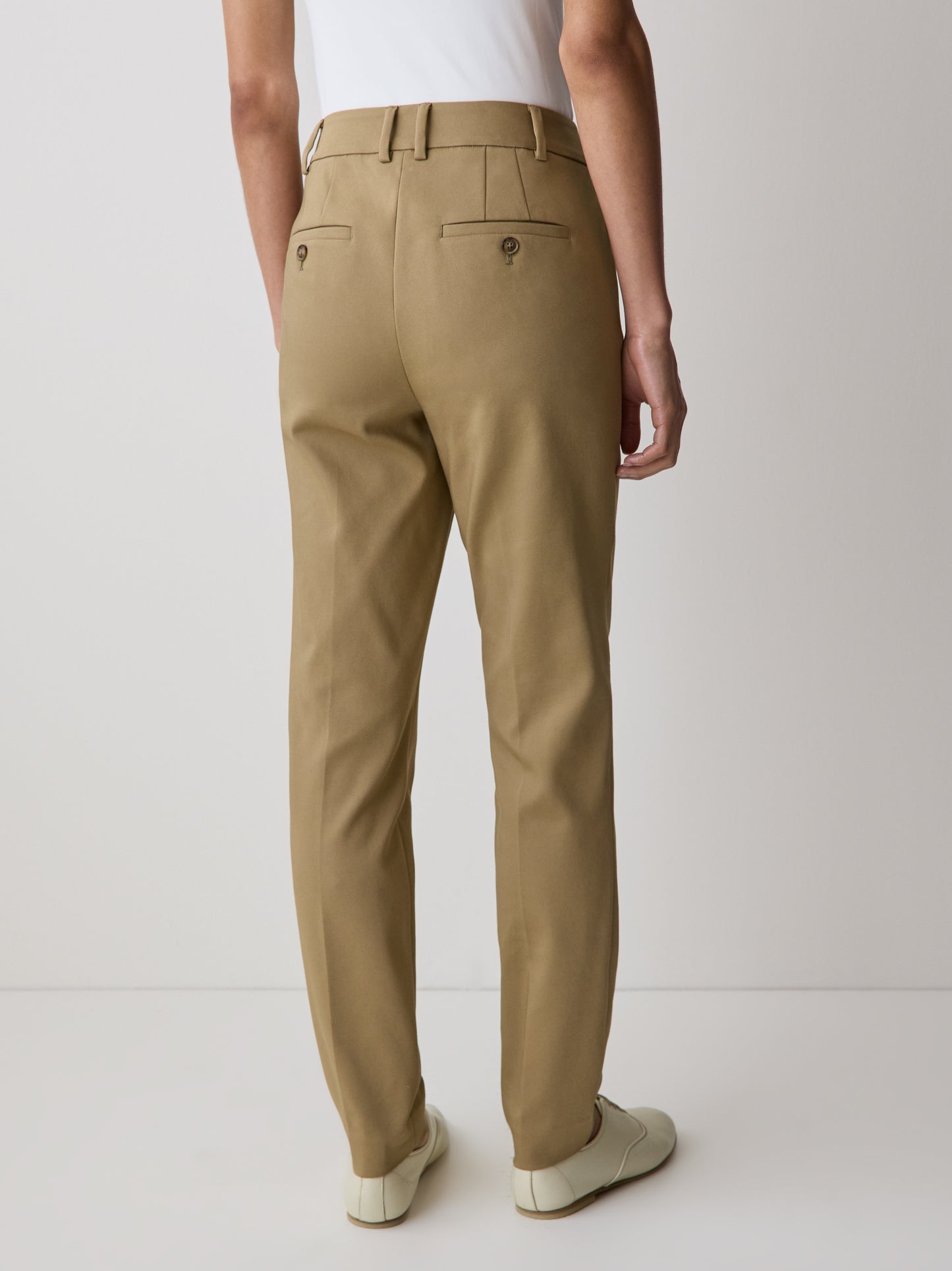 Limitless Mid-Rise Slim-Leg Signature Fit Pant