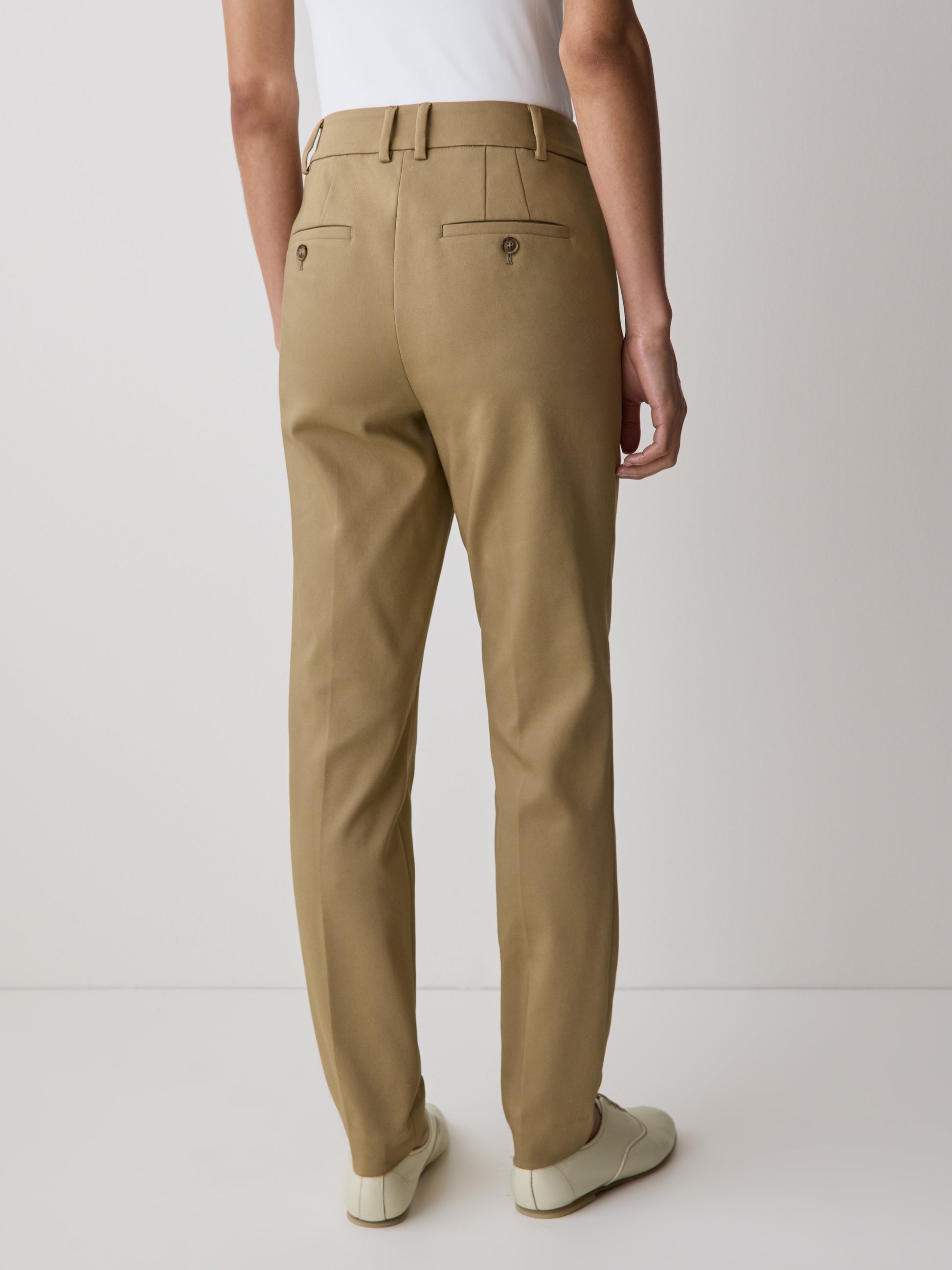 Limitless Mid-Rise Slim-Leg Signature Fit Pant