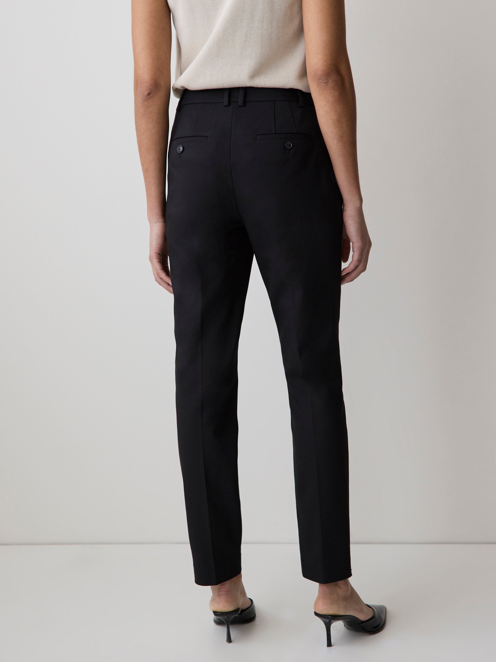 Pantalon Indispensable Cheville Coupe Courbes Noir à Jambe Étroite et Taille Mi-Haute