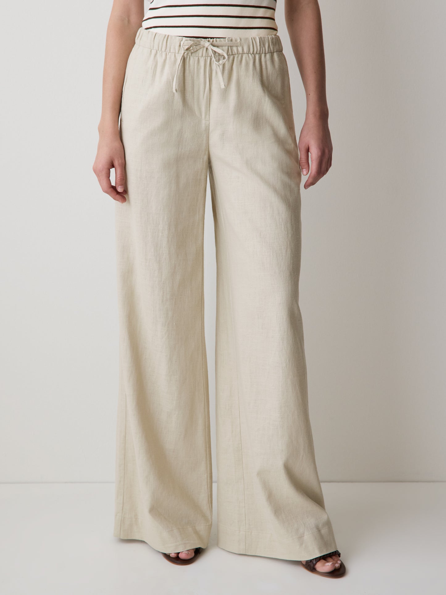 Linen Mid-Rise Wide-Leg Pant