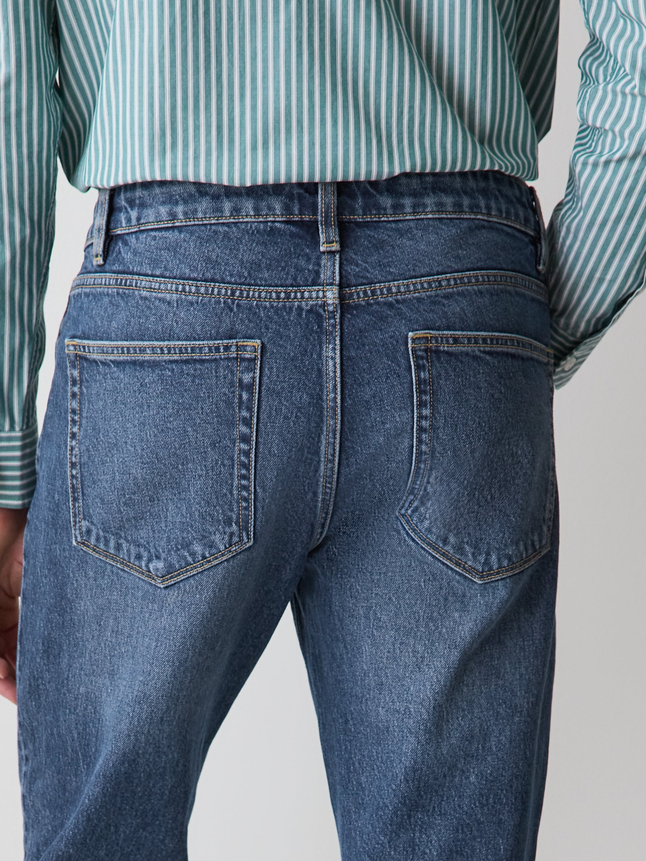 Jeans à Coupe Étroite à Délavé Moyen