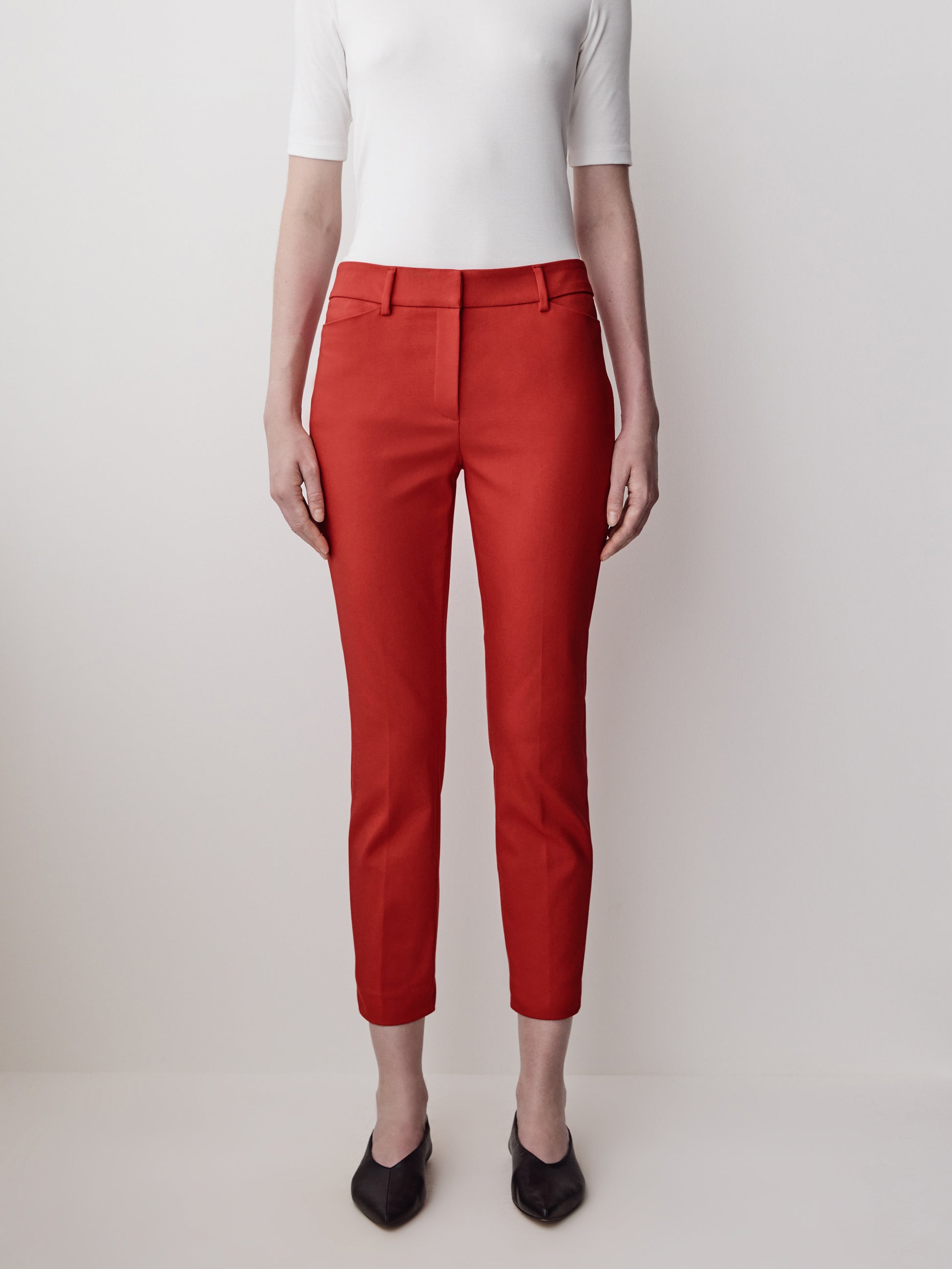 Limitless Mid-Rise Slim-Leg Signature Fit 7/8 Pant