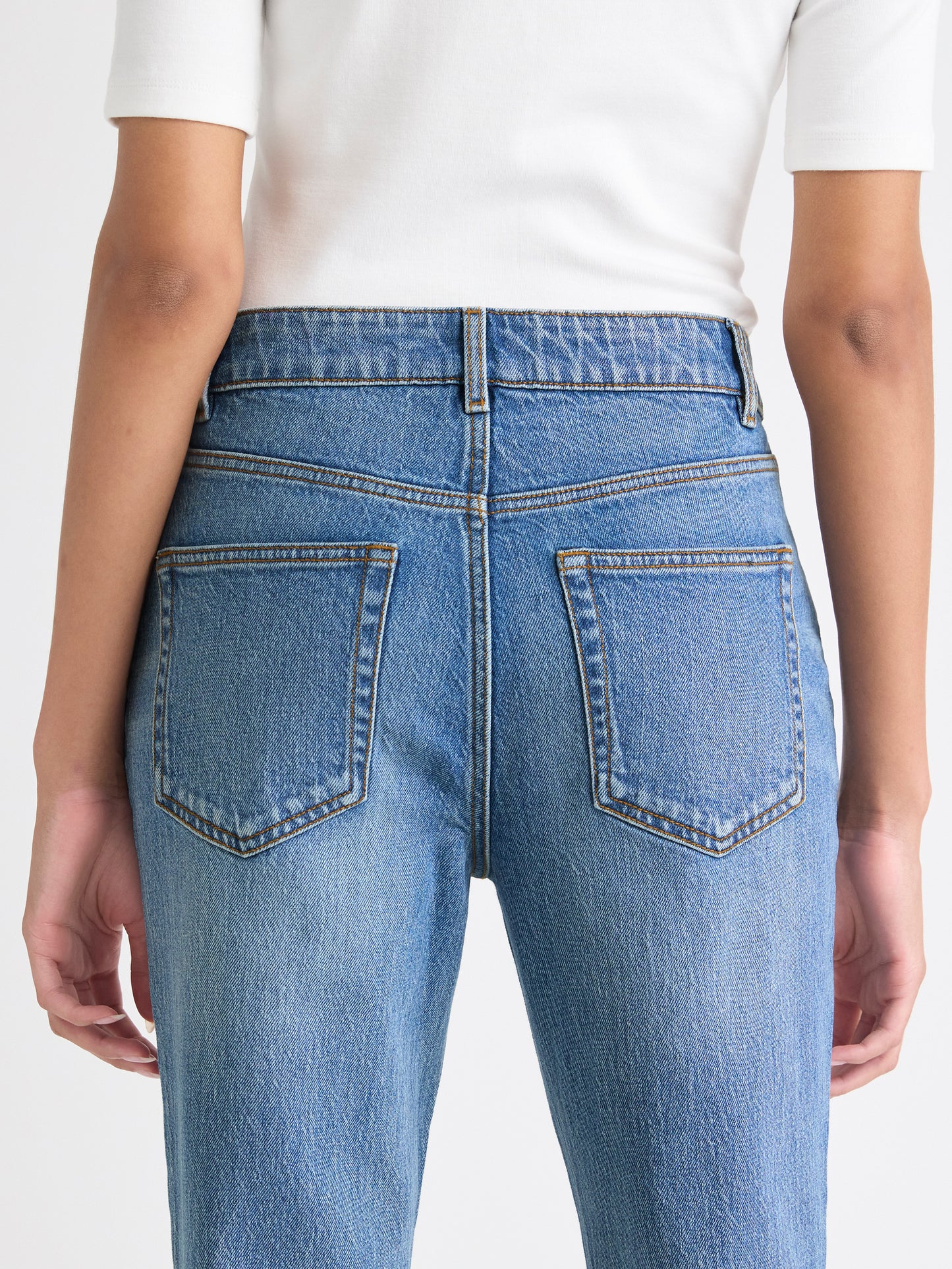 Jeans à Taille Haute et Jambe Droite Ajustée