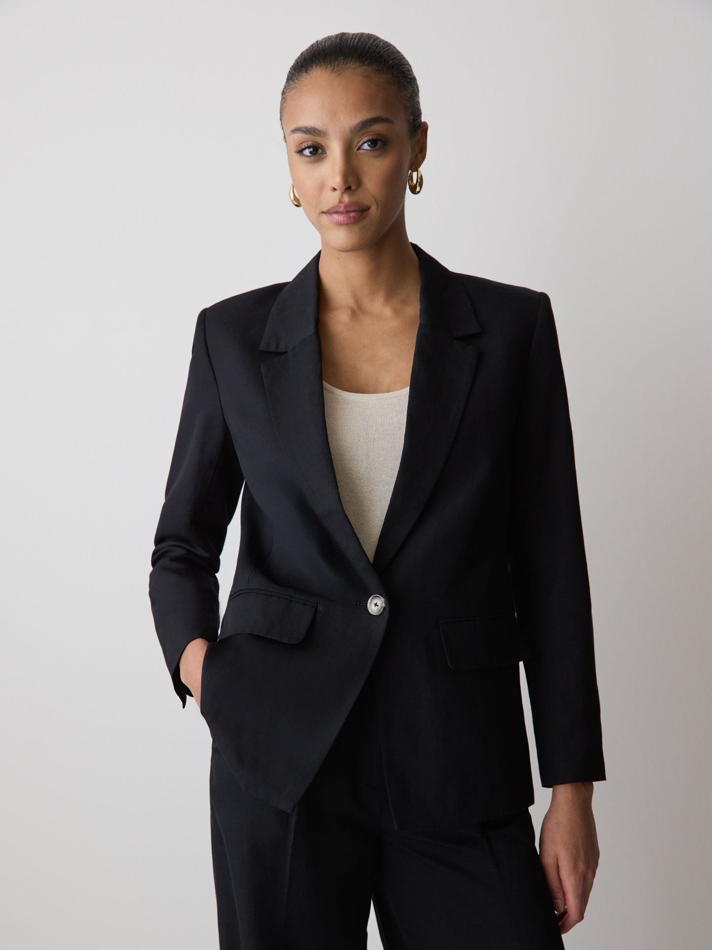 Linen-Blend Relaxed-Fit One-Button Blazer