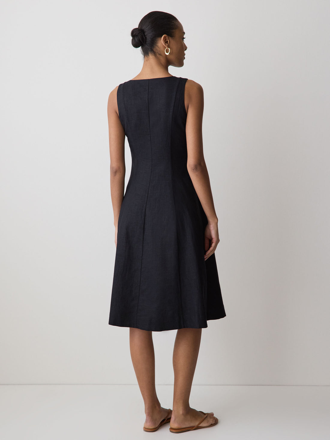 Women's Sleeveless Linen-Blend Midi Dress with Crew Neck – RW&CO