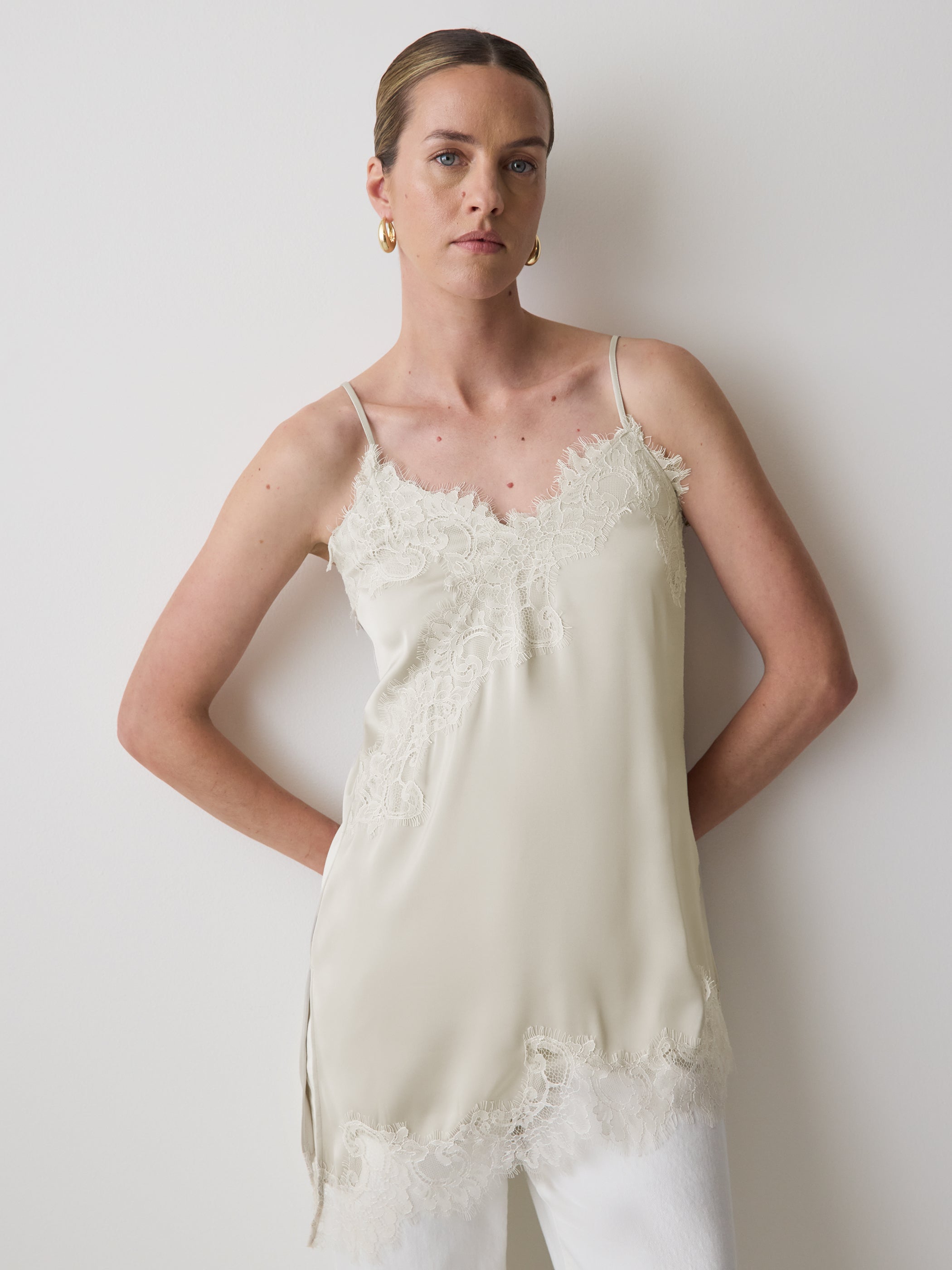 Blouse Sans Manches à Col V en Satin avec Garnitures en Dentelle