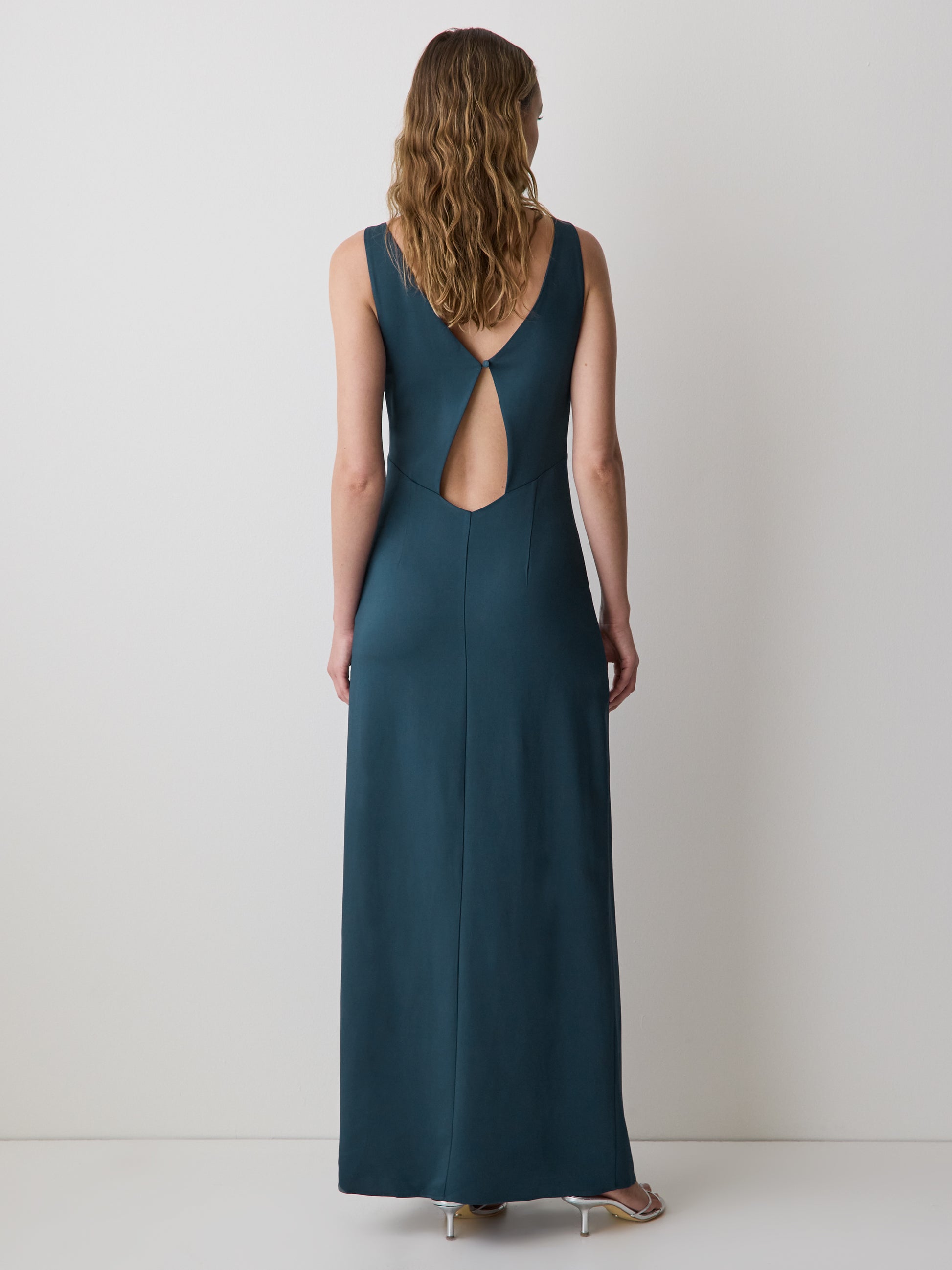 Sleeveless Boat-Neck Maxi Cocktail Dress