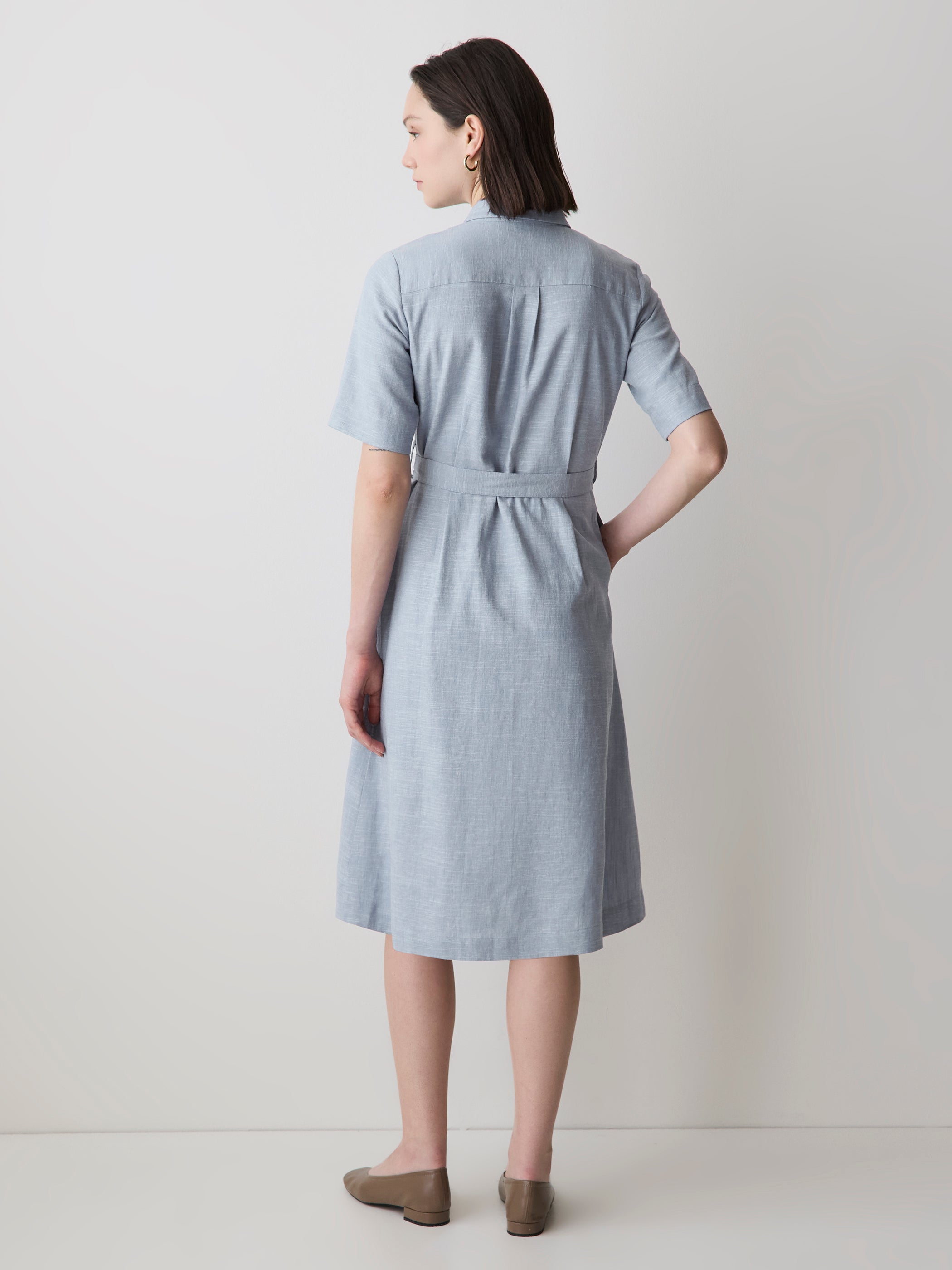 Robe Midi en Mélange de Lin à Manches Courtes et Col Chemisier