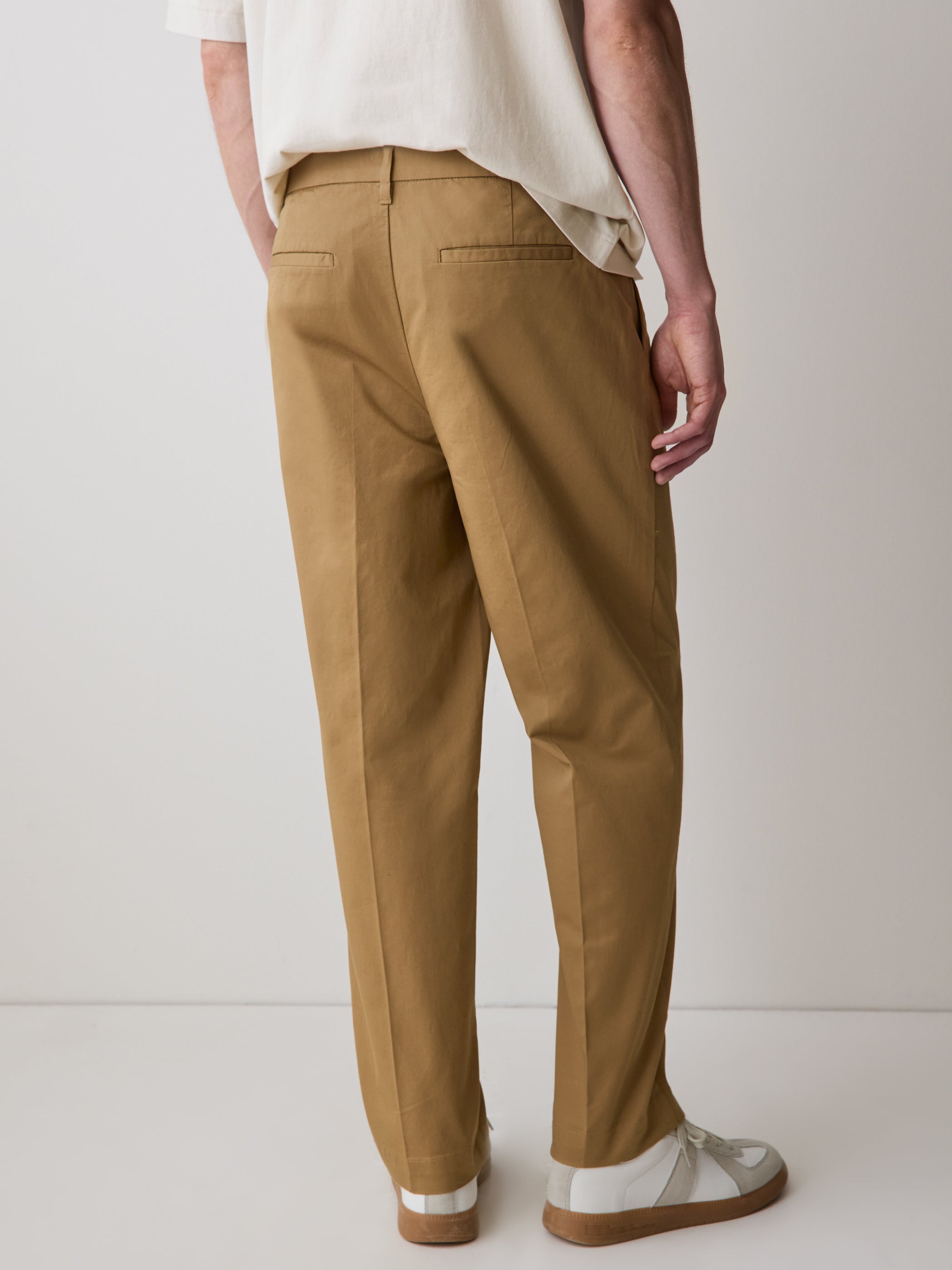 Loose Straight-Leg Pleated Chino Pant
