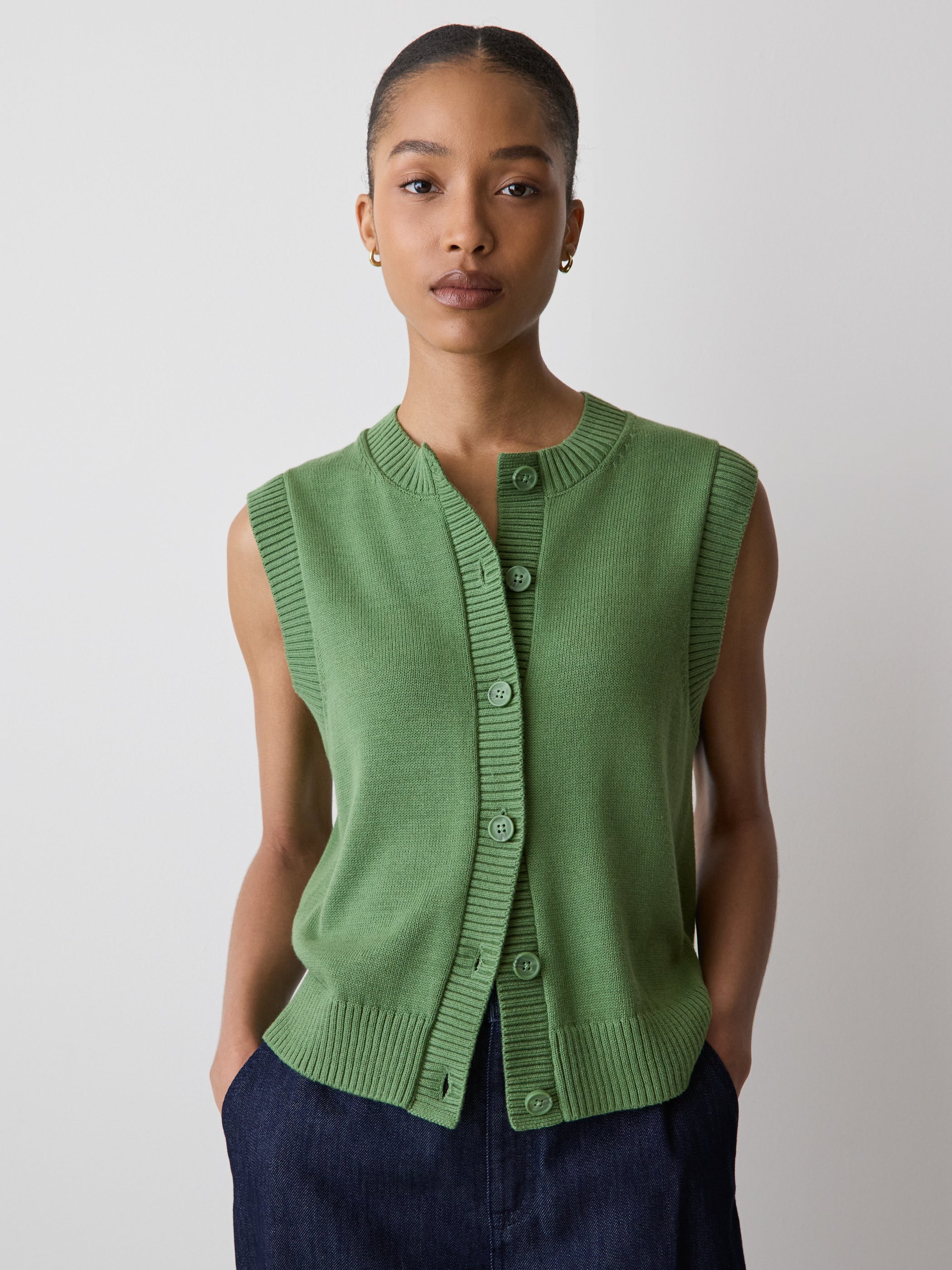 Sleeveless Crew-Neck Sweater Vest
