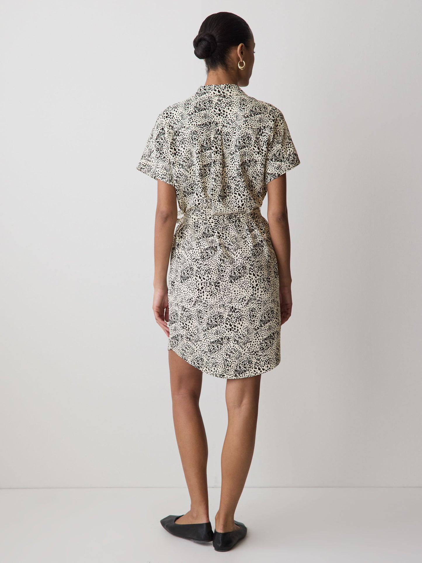 Short-Sleeve Buttoned-Down Midi Dress with Shirt Collar