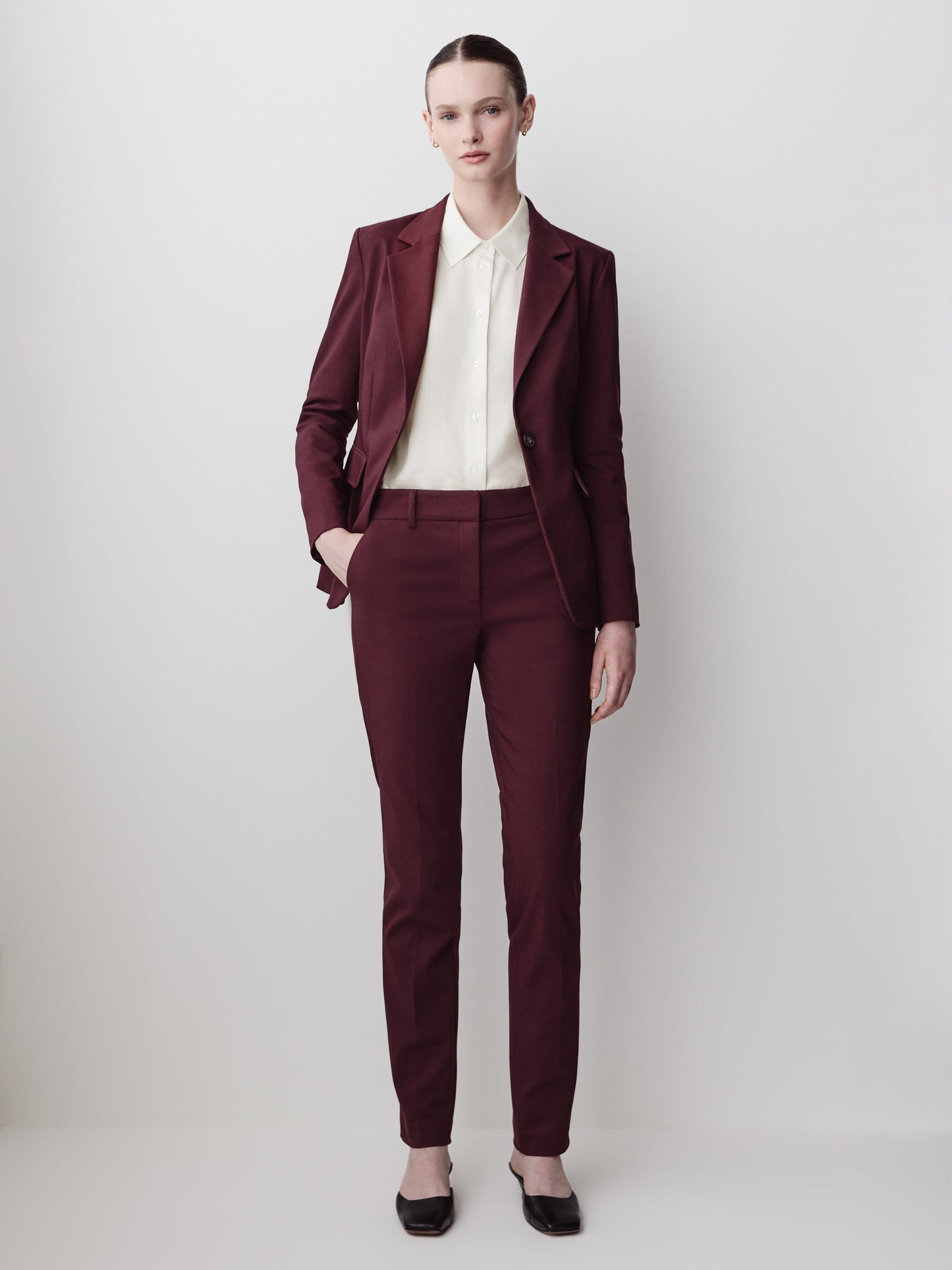 Mid-Rise Slim-Leg Signature Pant