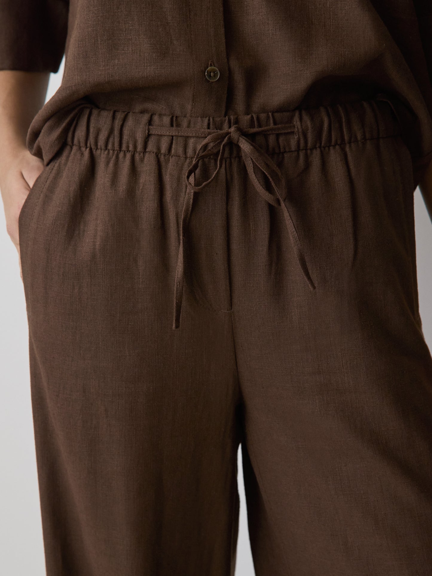 Linen Mid-Rise Wide-Leg Pant