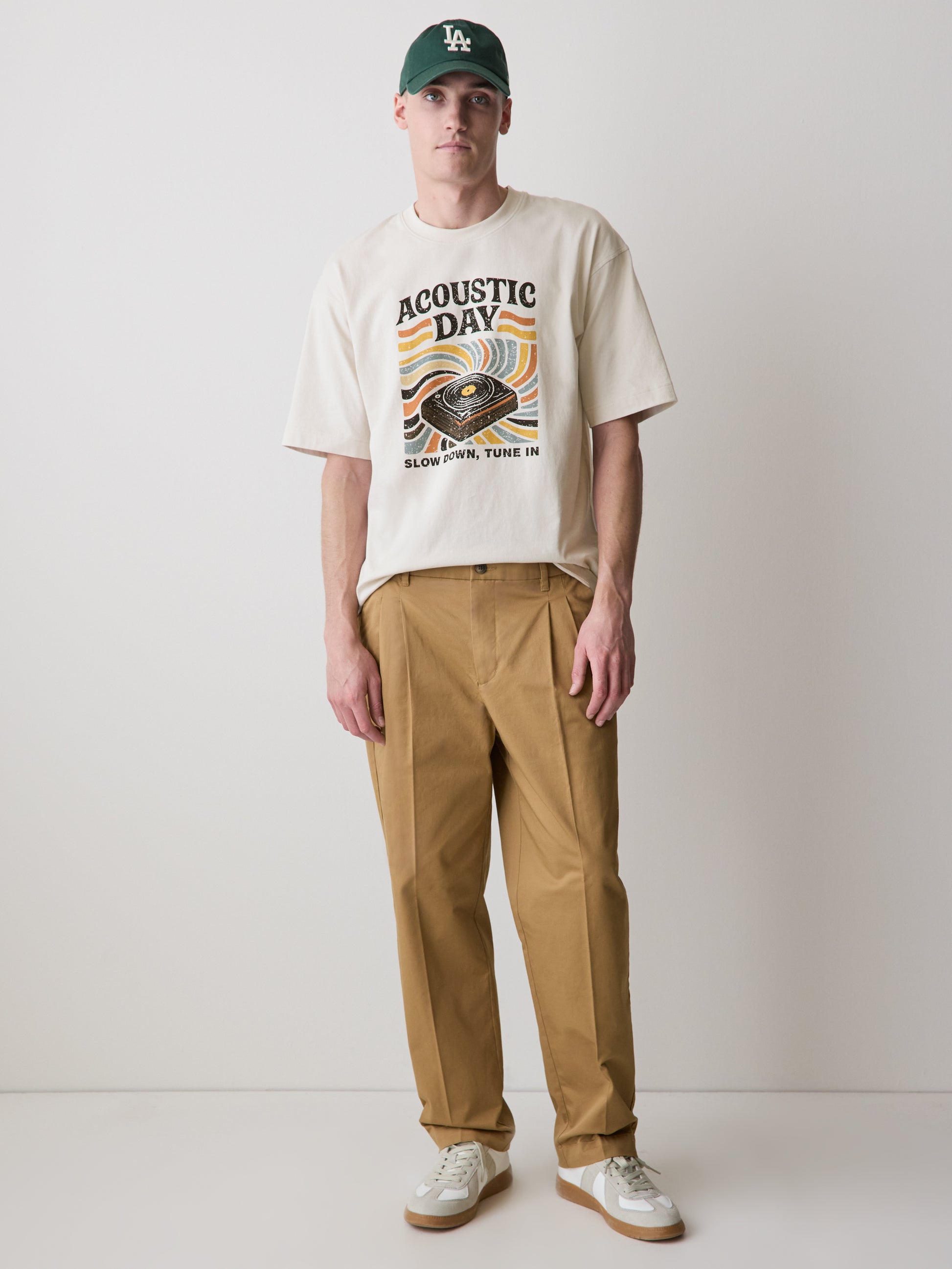 Loose Straight-Leg Pleated Chino Pant