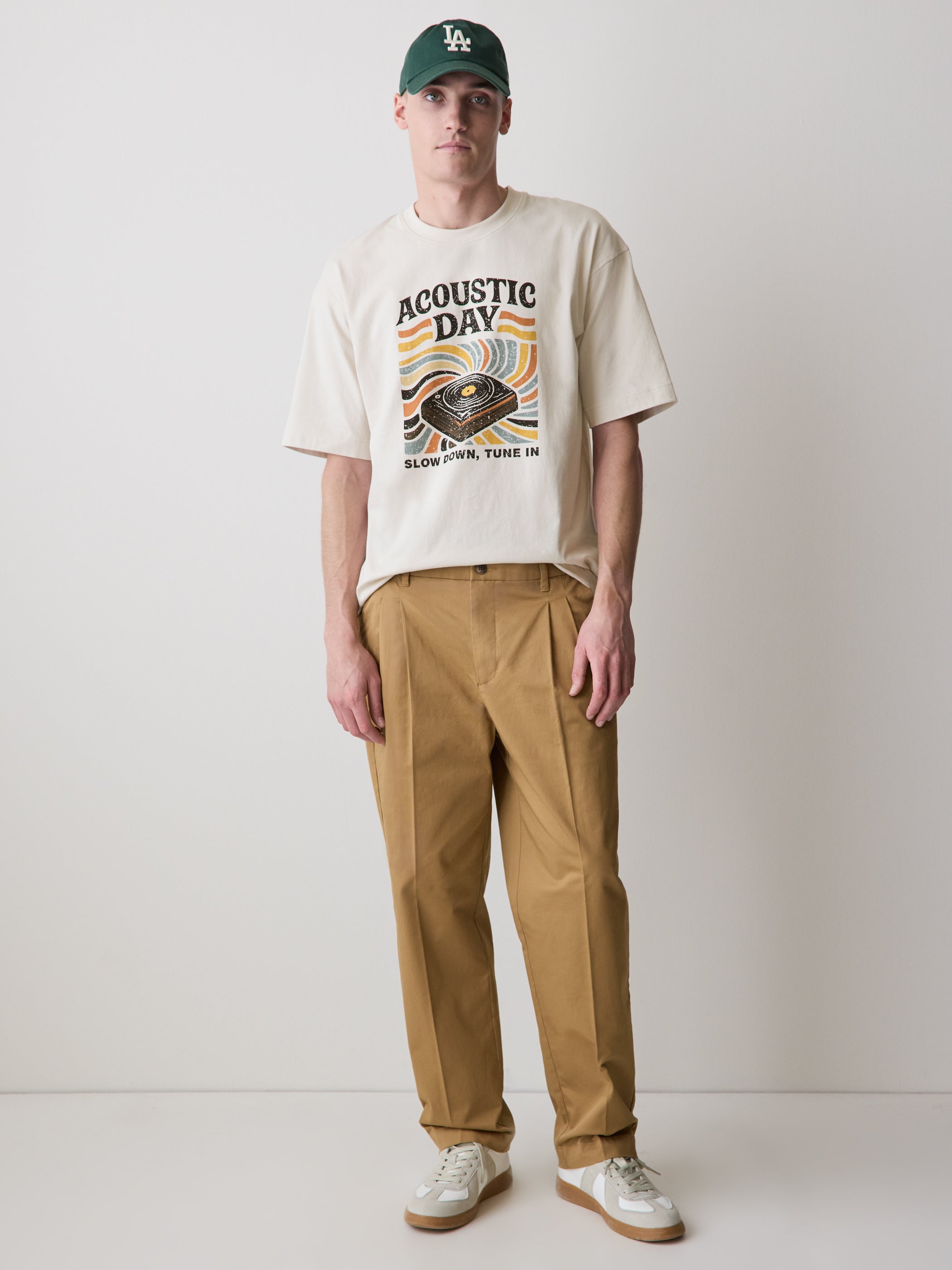 Loose Straight-Leg Pleated Chino Pant