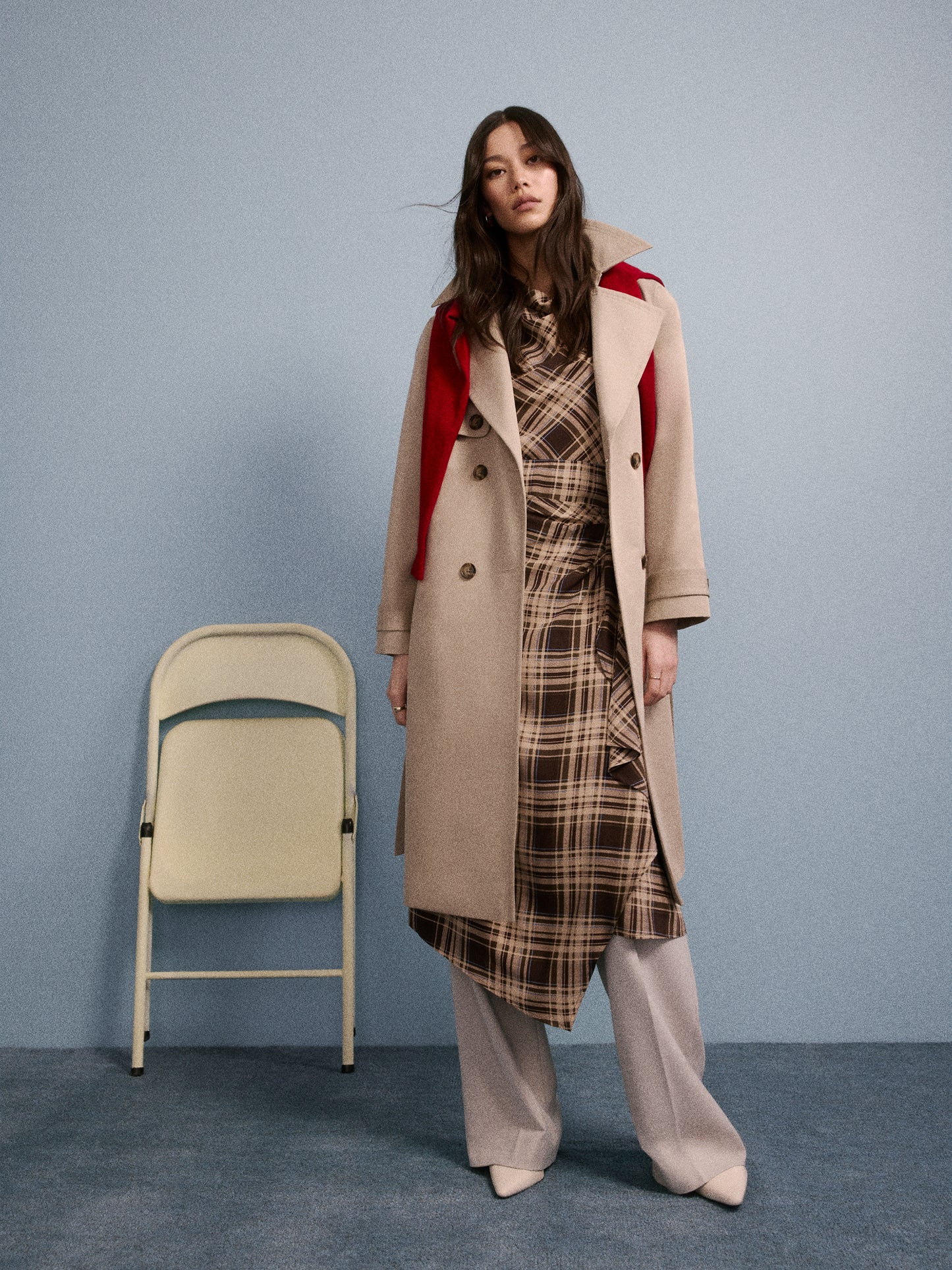 Robe Midi à Manches Courtes et Col Bénitier avec Jupe Portefeuille