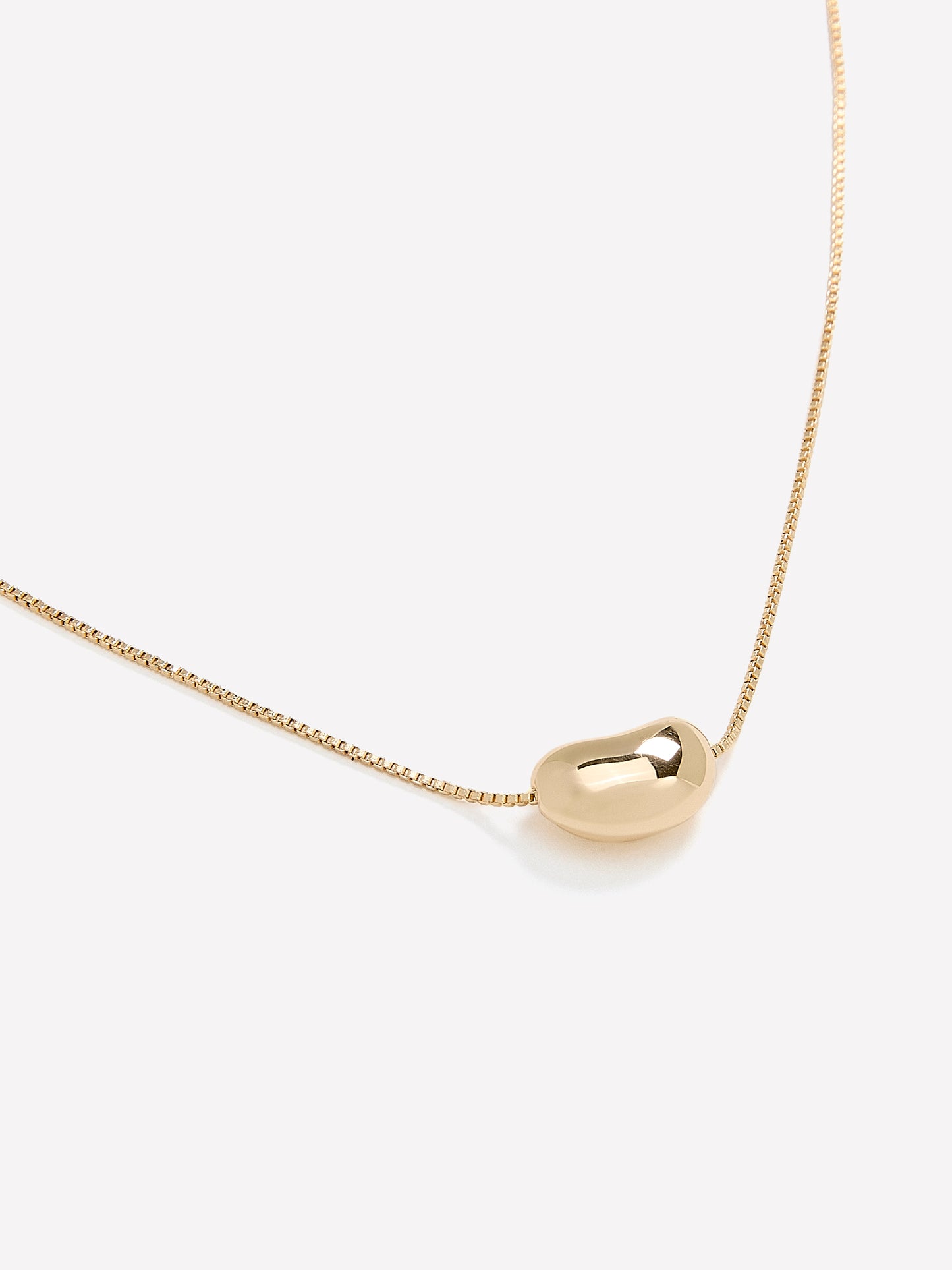 Chaîne Délicate avec Pendentif en Forme de Fève