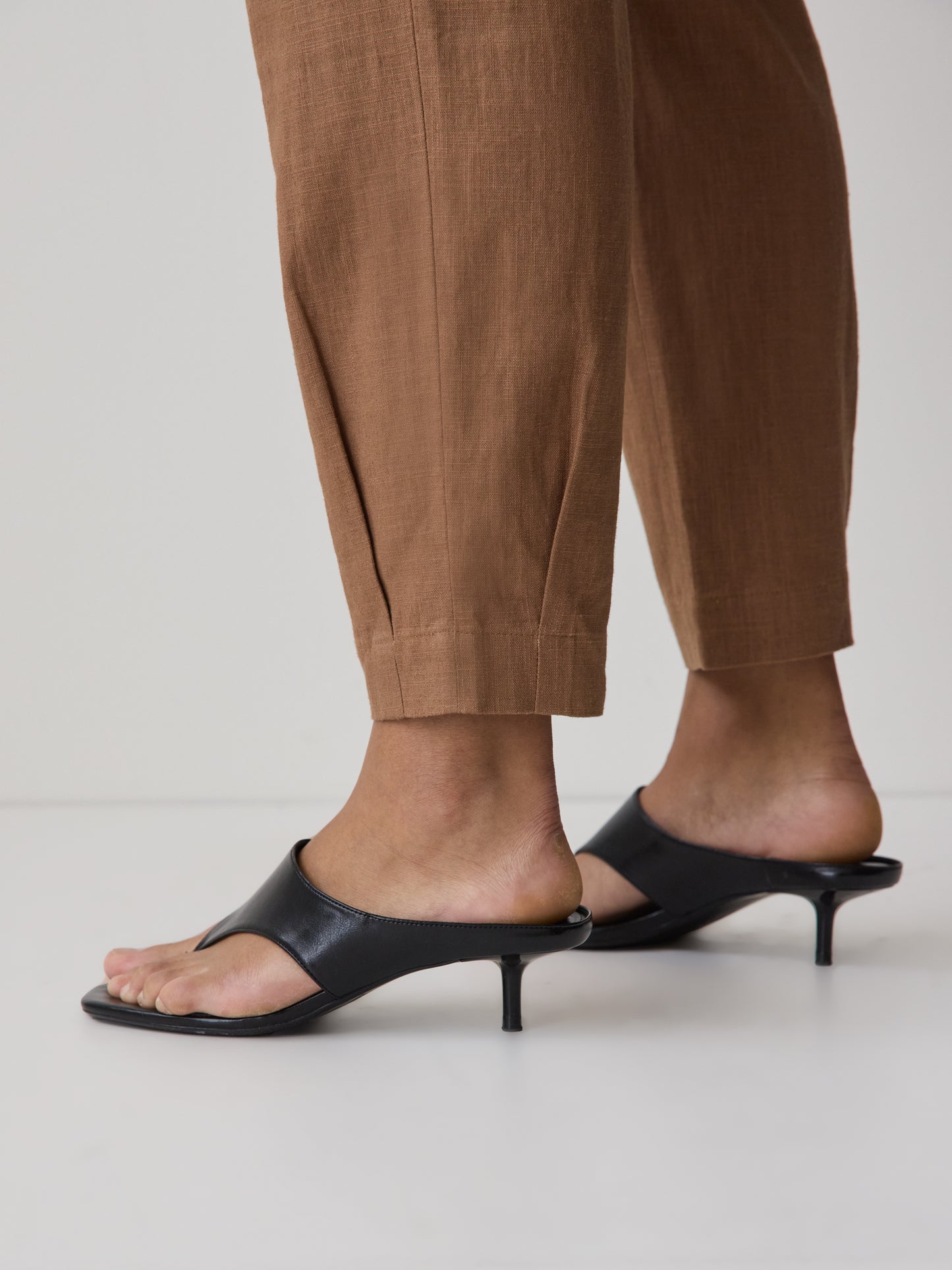 Linen Mid-Rise Tapered-Leg Jogger Pant