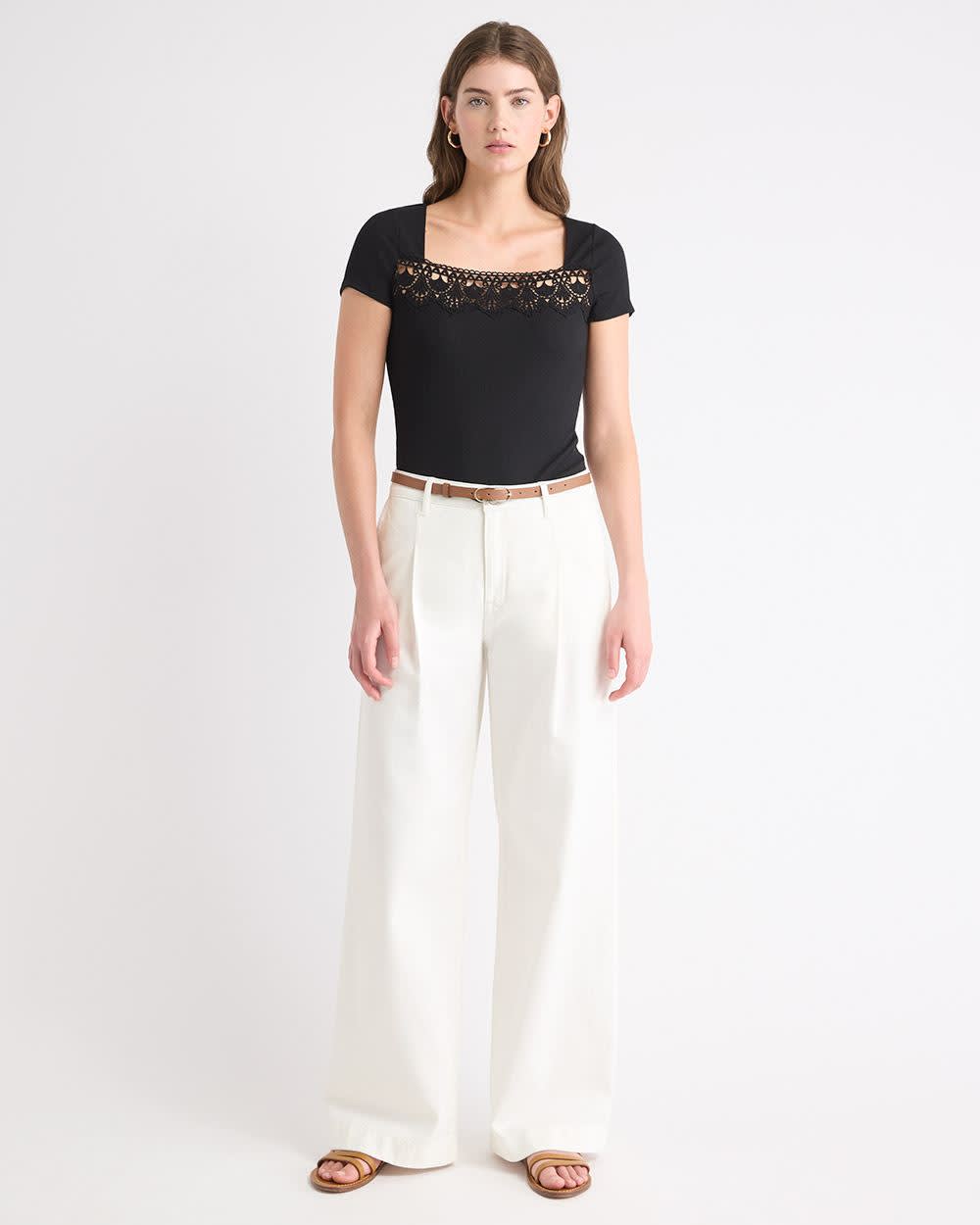 Haut Côtelé à Col Carré et Manches Courtes