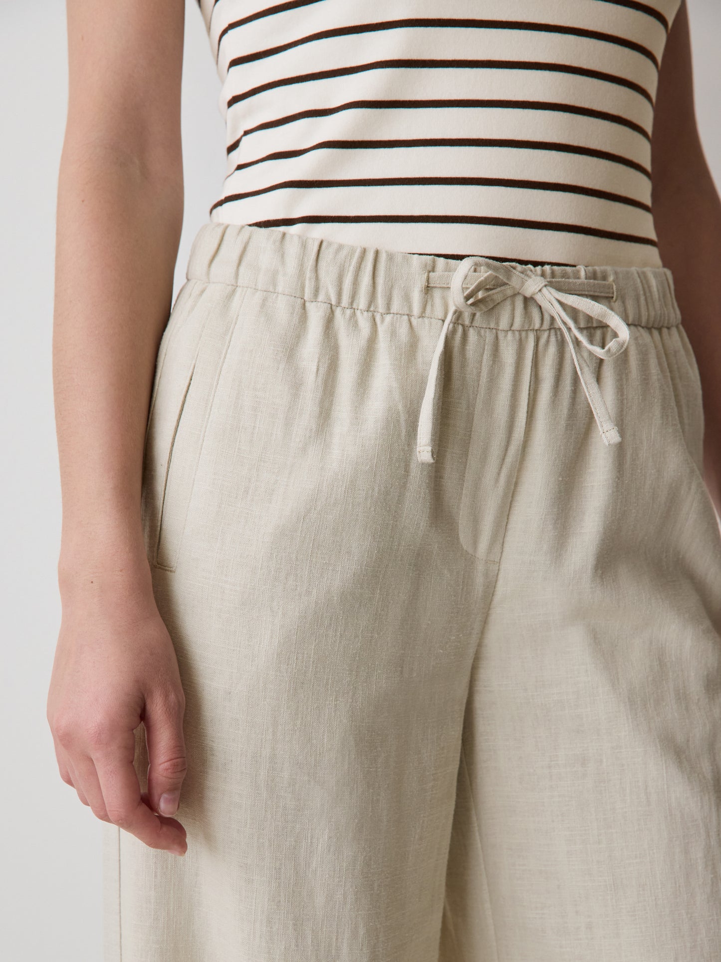 Linen Mid-Rise Wide-Leg Pant