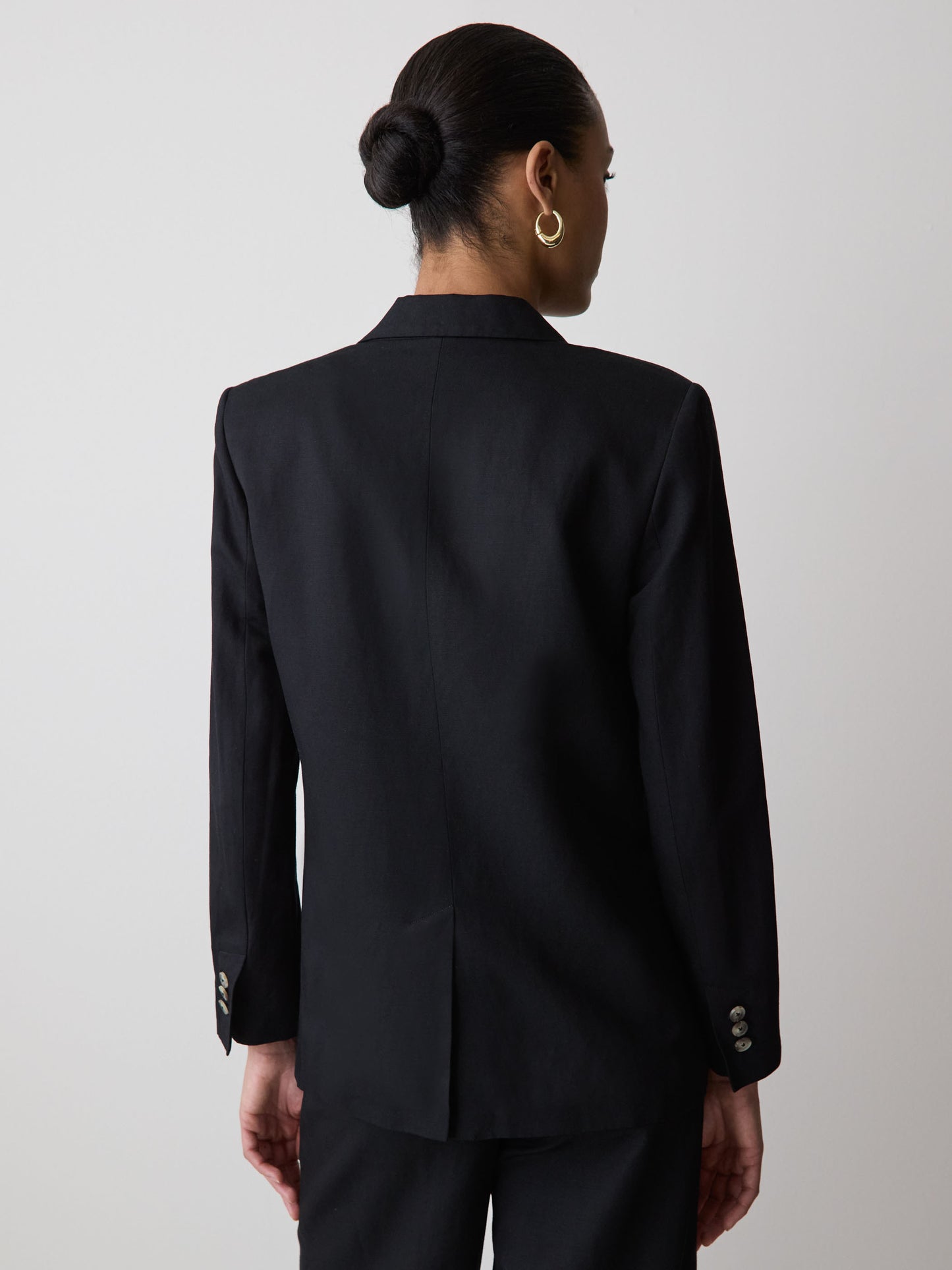 Linen-Blend Relaxed-Fit One-Button Blazer