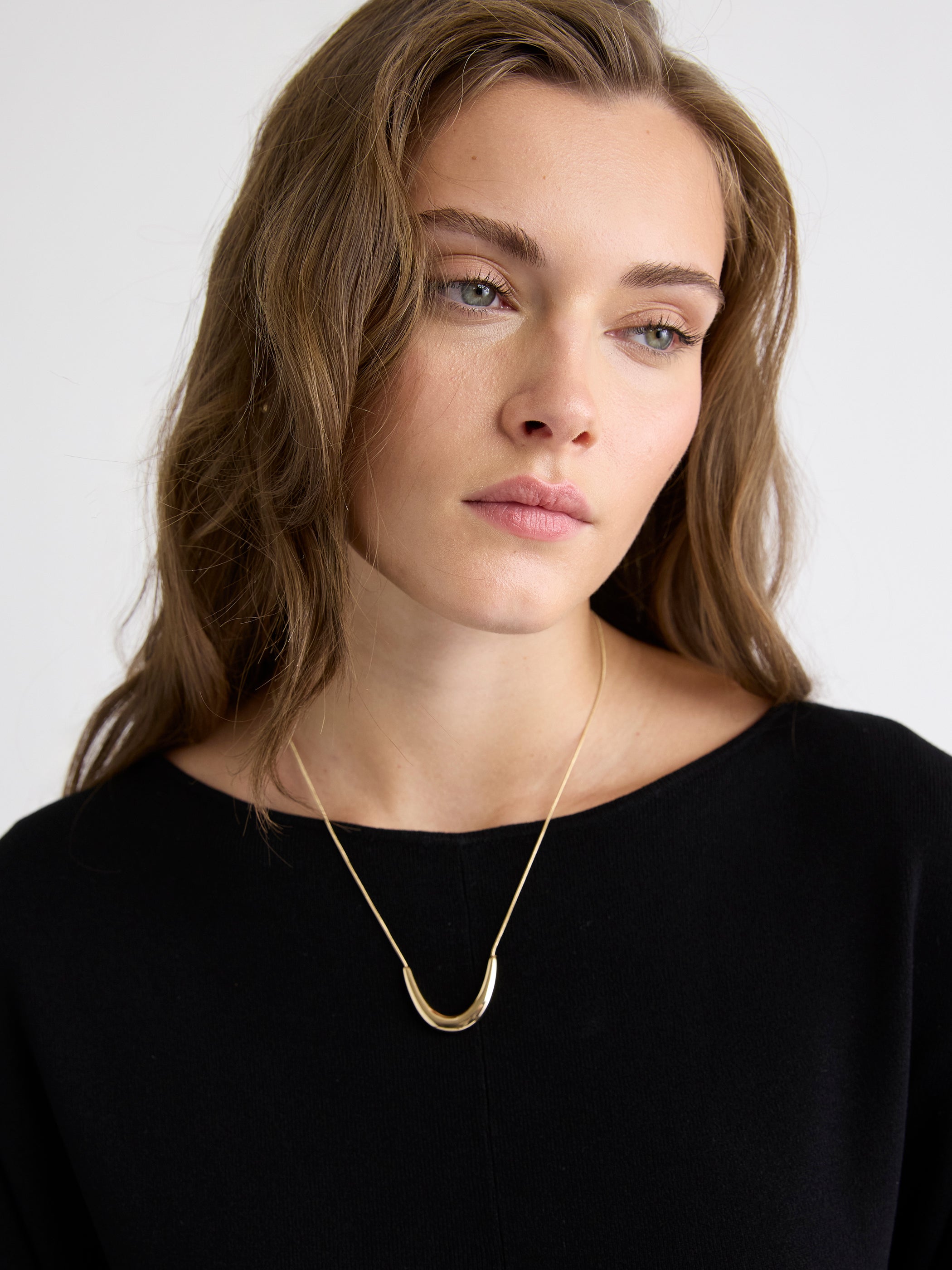 Collier Court avec Pendentif en Métal