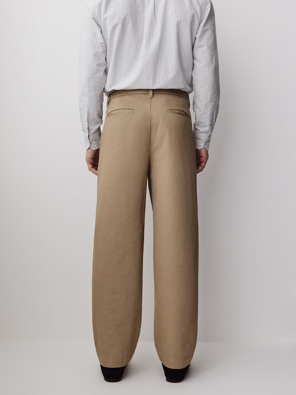 Loose Straight-Leg Pleated Chino Pant