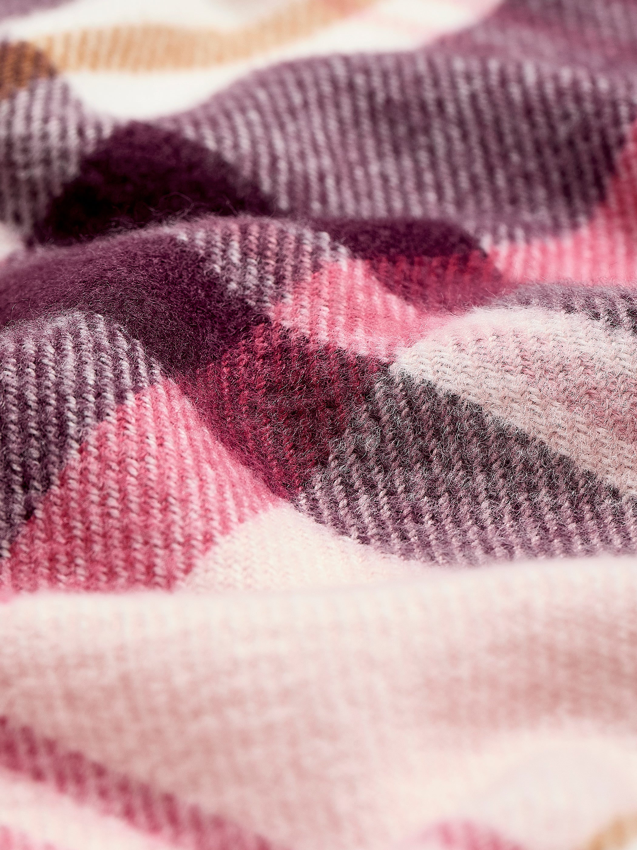 Plaid Scarf with Fringes