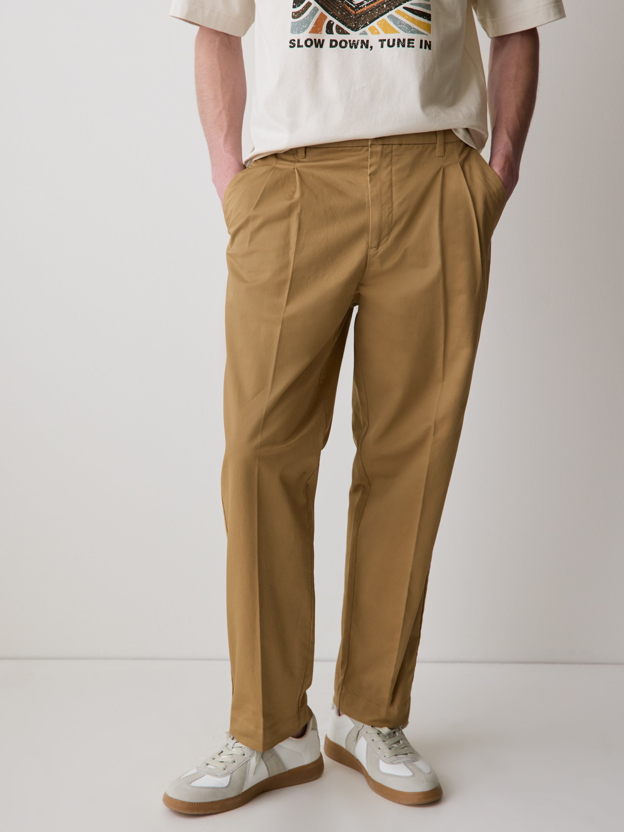 Loose Straight-Leg Pleated Chino Pant